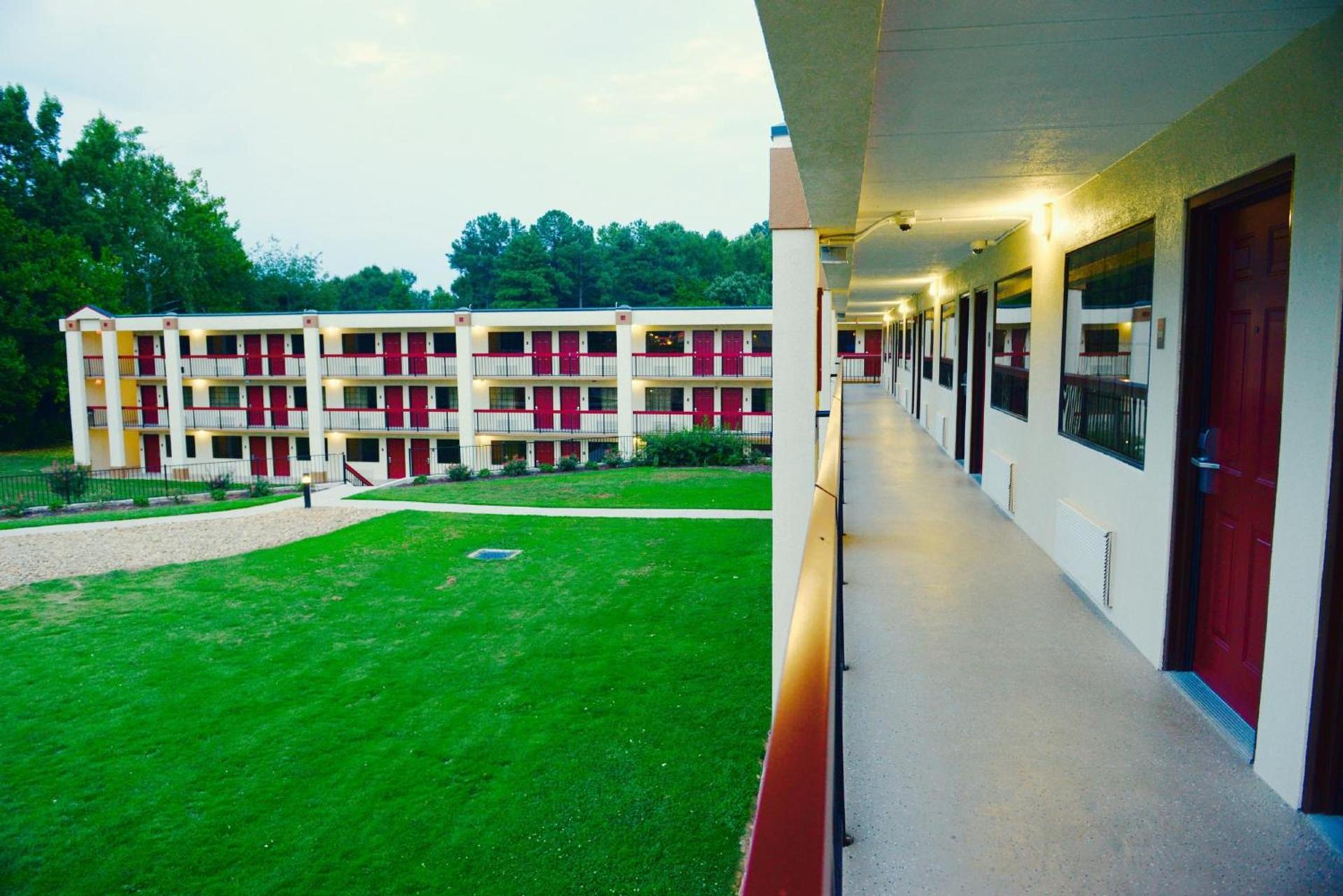 Red Roof Inn & Suites Commerce - Athens photo 6