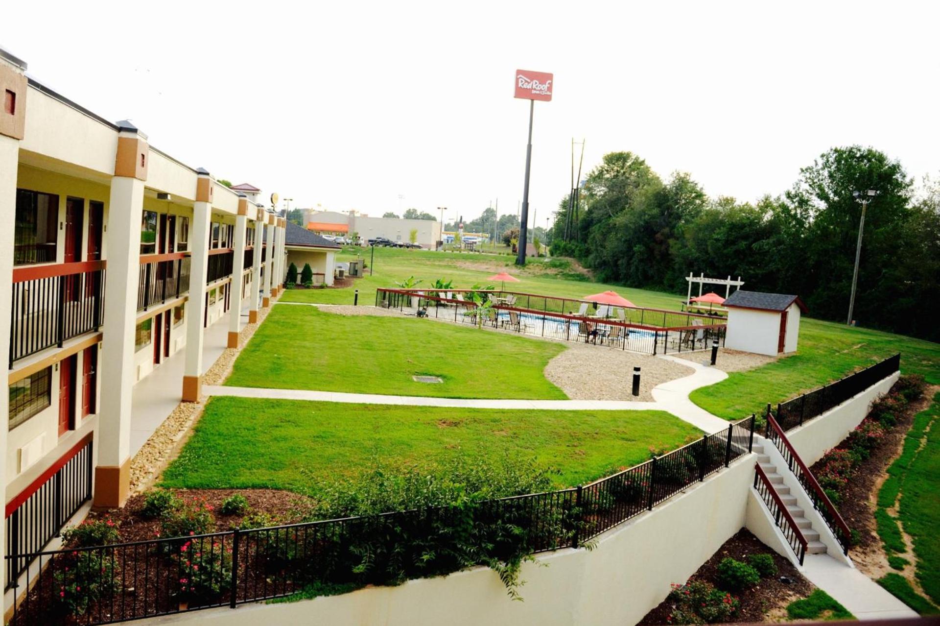 Red Roof Inn & Suites Commerce - Athens photo 4