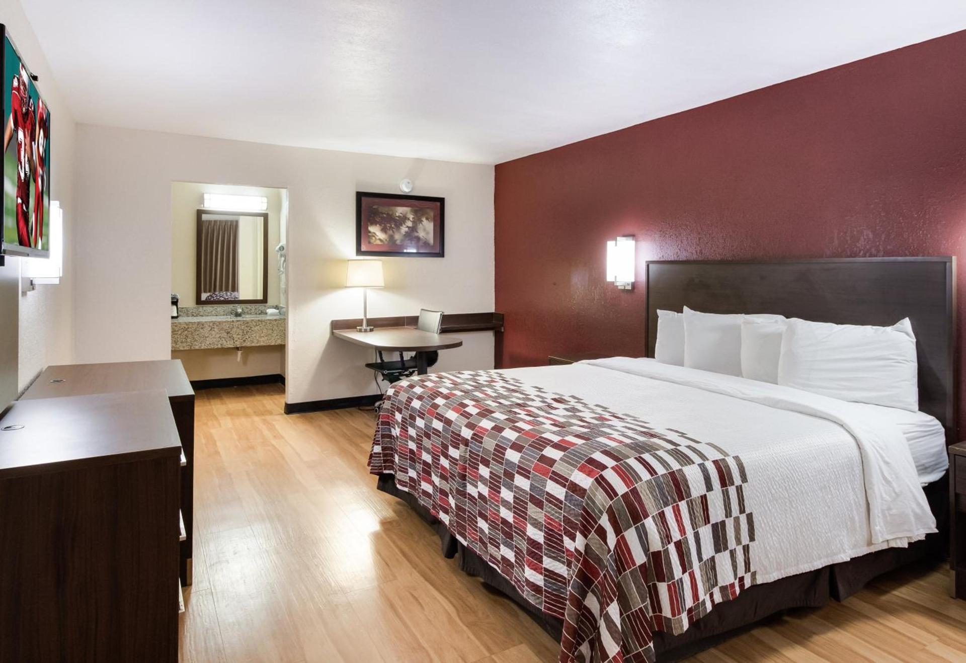 Red Roof Inn & Suites Commerce - Athens photo 37
