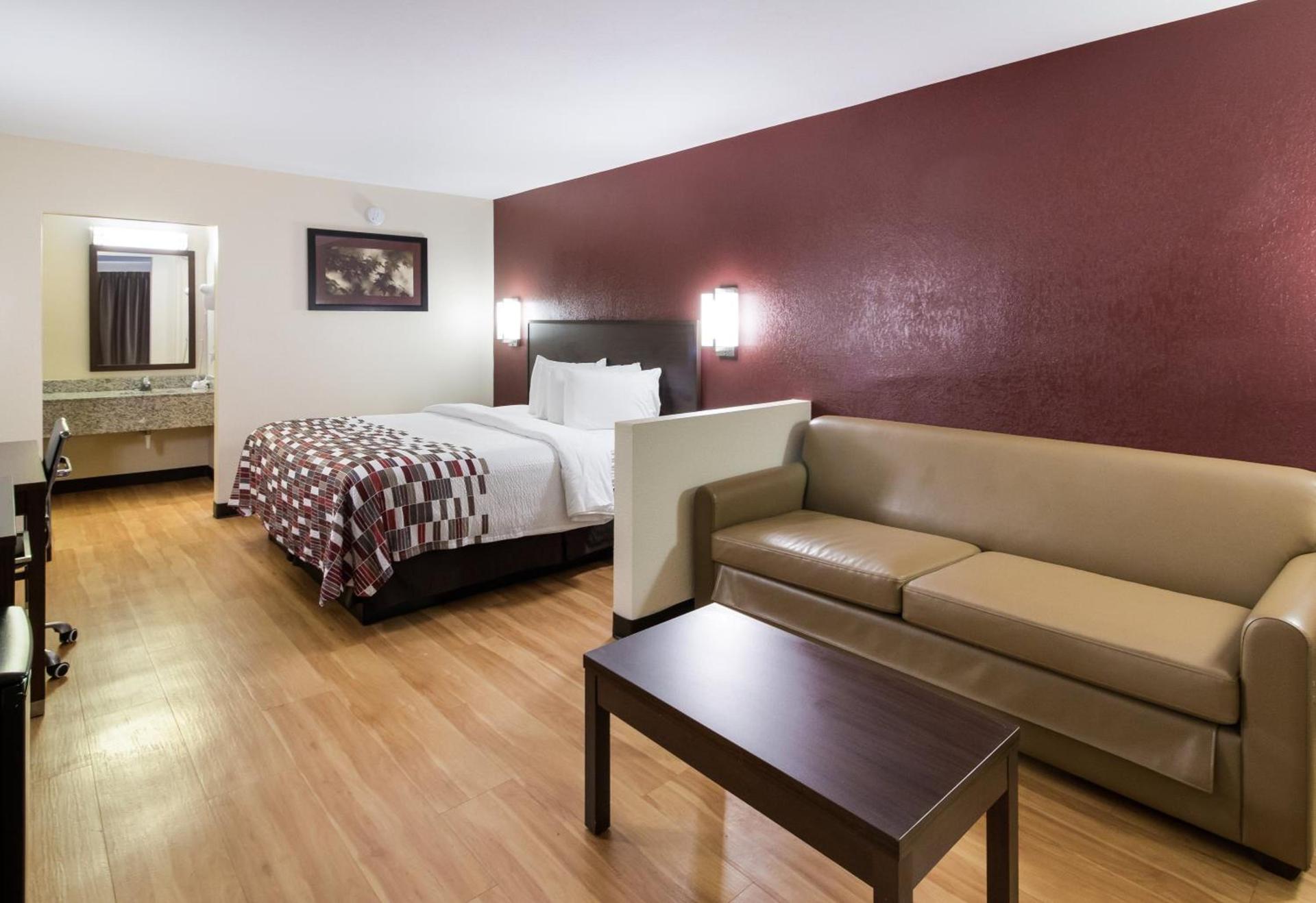 Red Roof Inn & Suites Commerce - Athens photo 25