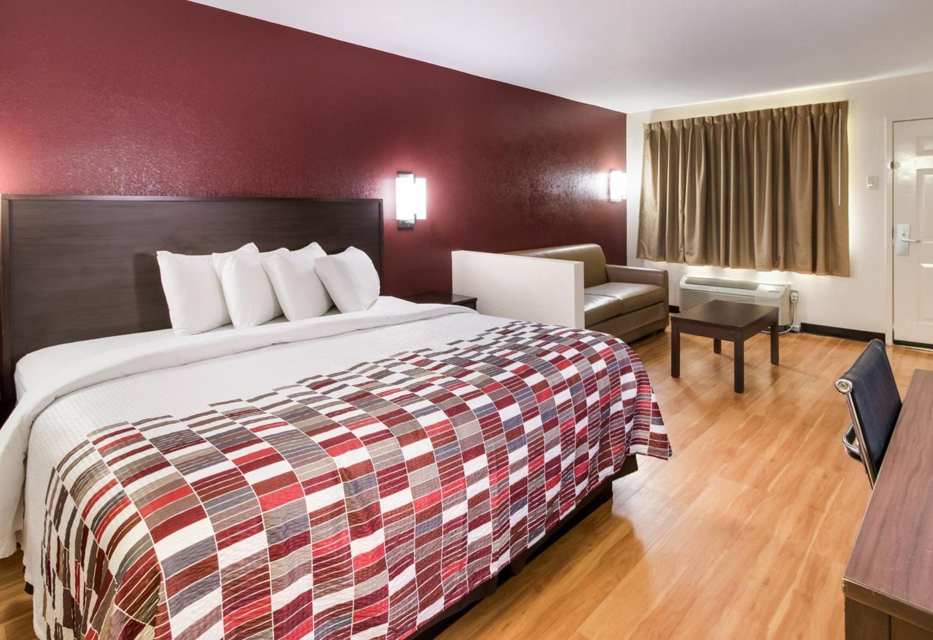 Red Roof Inn & Suites Commerce - Athens photo 24