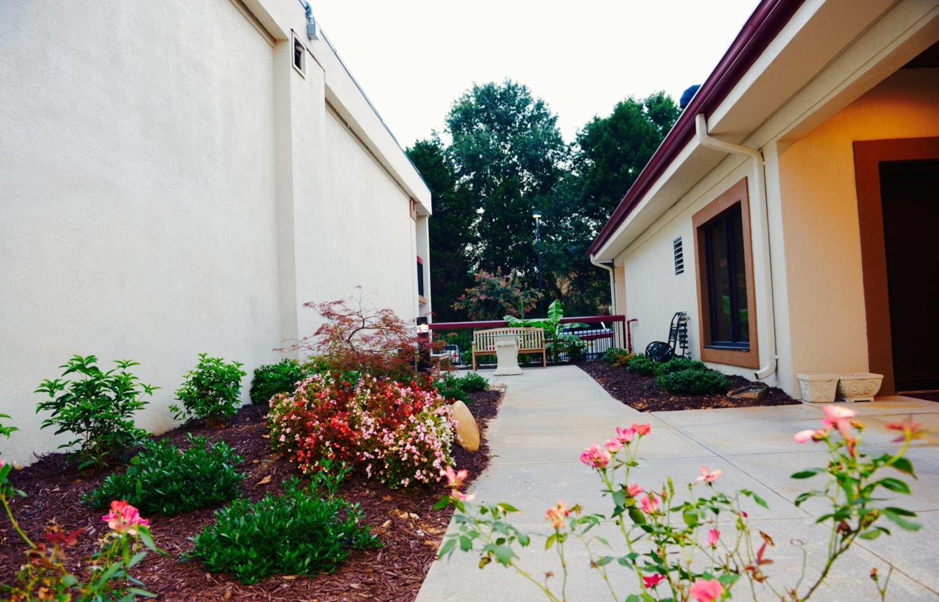 Red Roof Inn & Suites Commerce - Athens photo 5