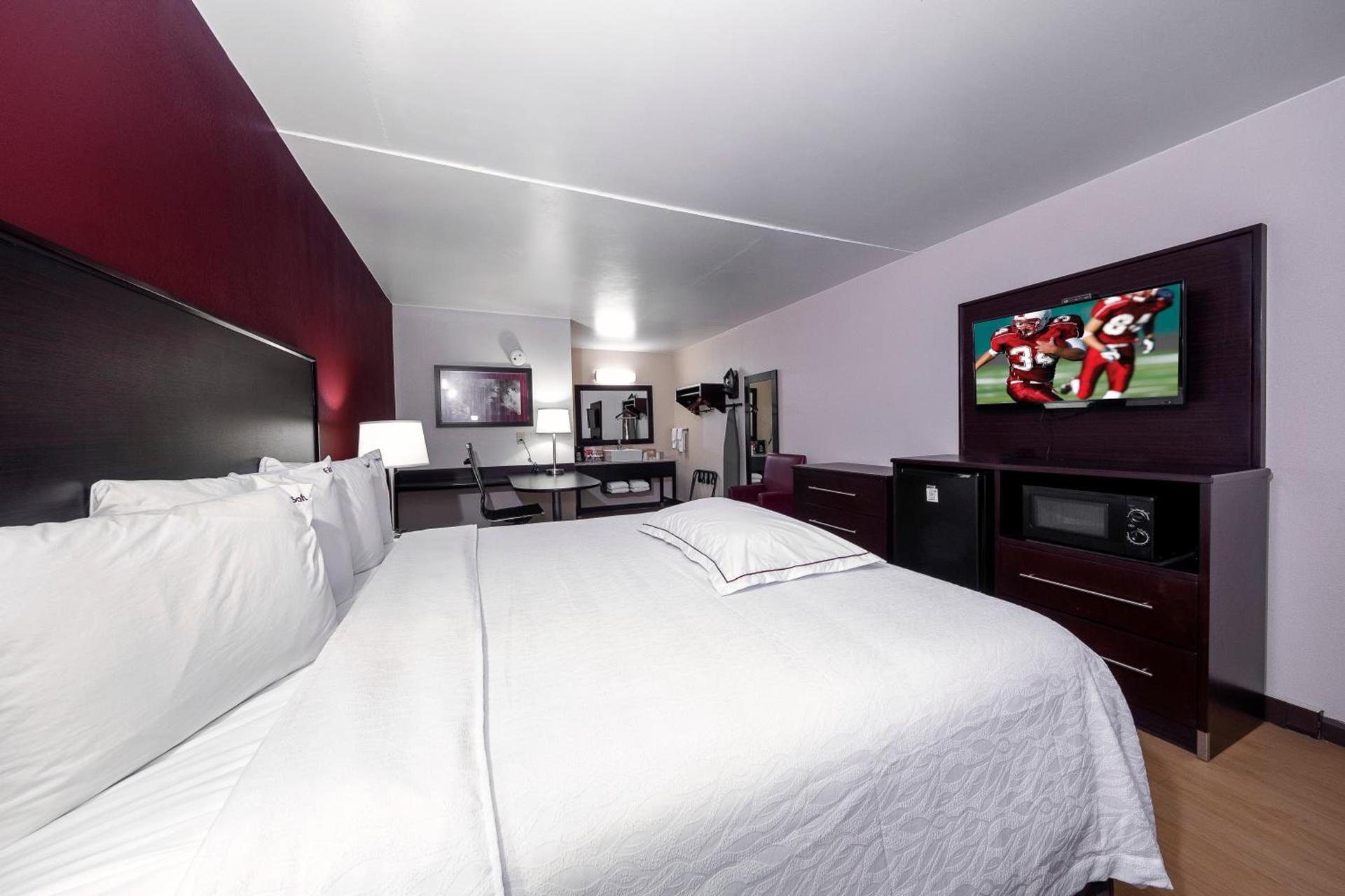 Red Roof Inn PLUS+ Huntsville – Madison photo 13