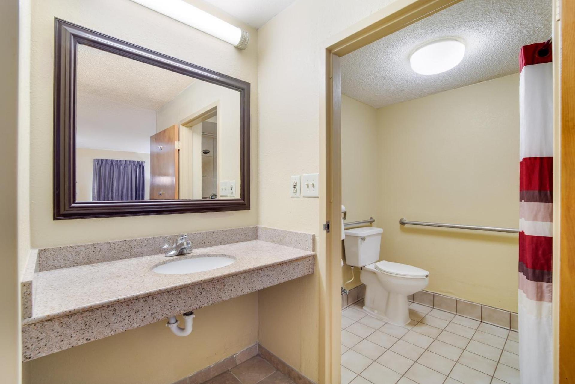 Red Roof Inn Augusta – Washington Road photo 32