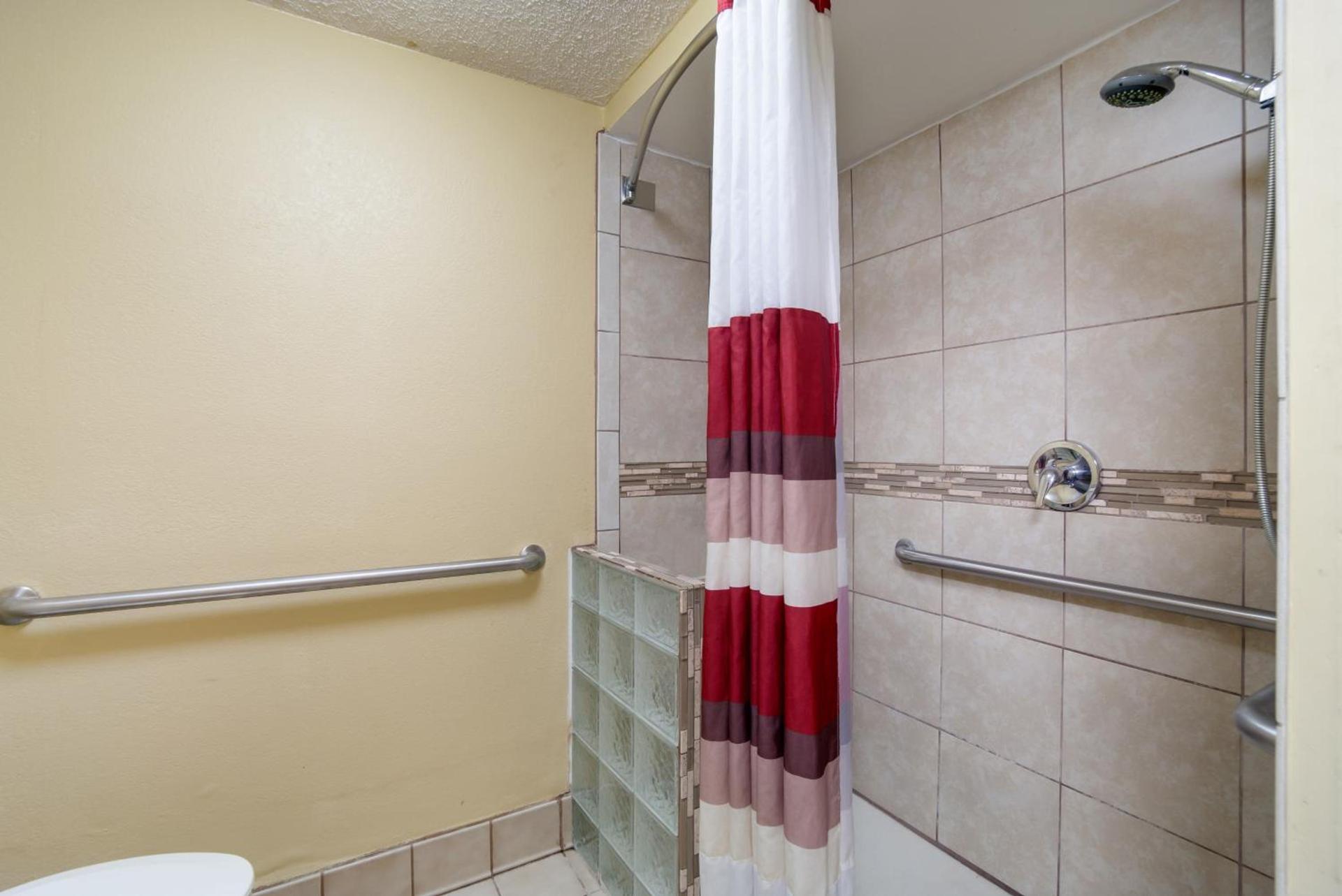 Red Roof Inn Augusta – Washington Road photo 30