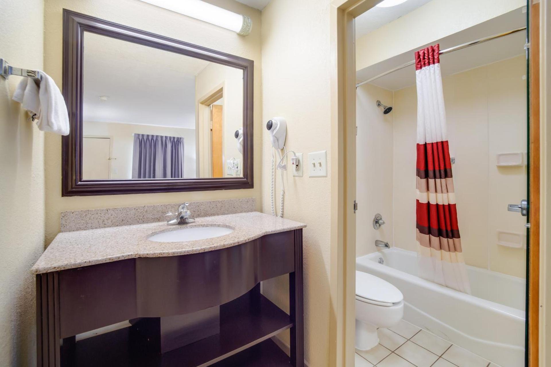 Red Roof Inn Augusta – Washington Road photo 28