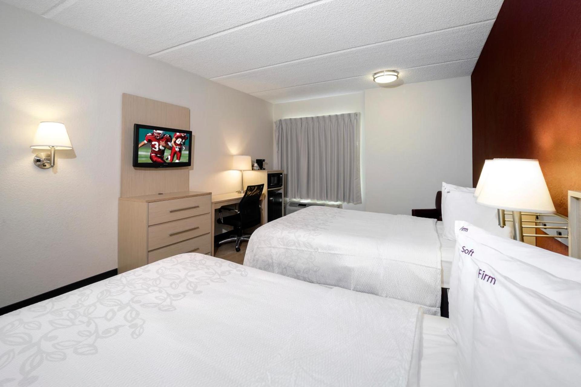 Red Roof Inn PLUS + Gainesville photo 33