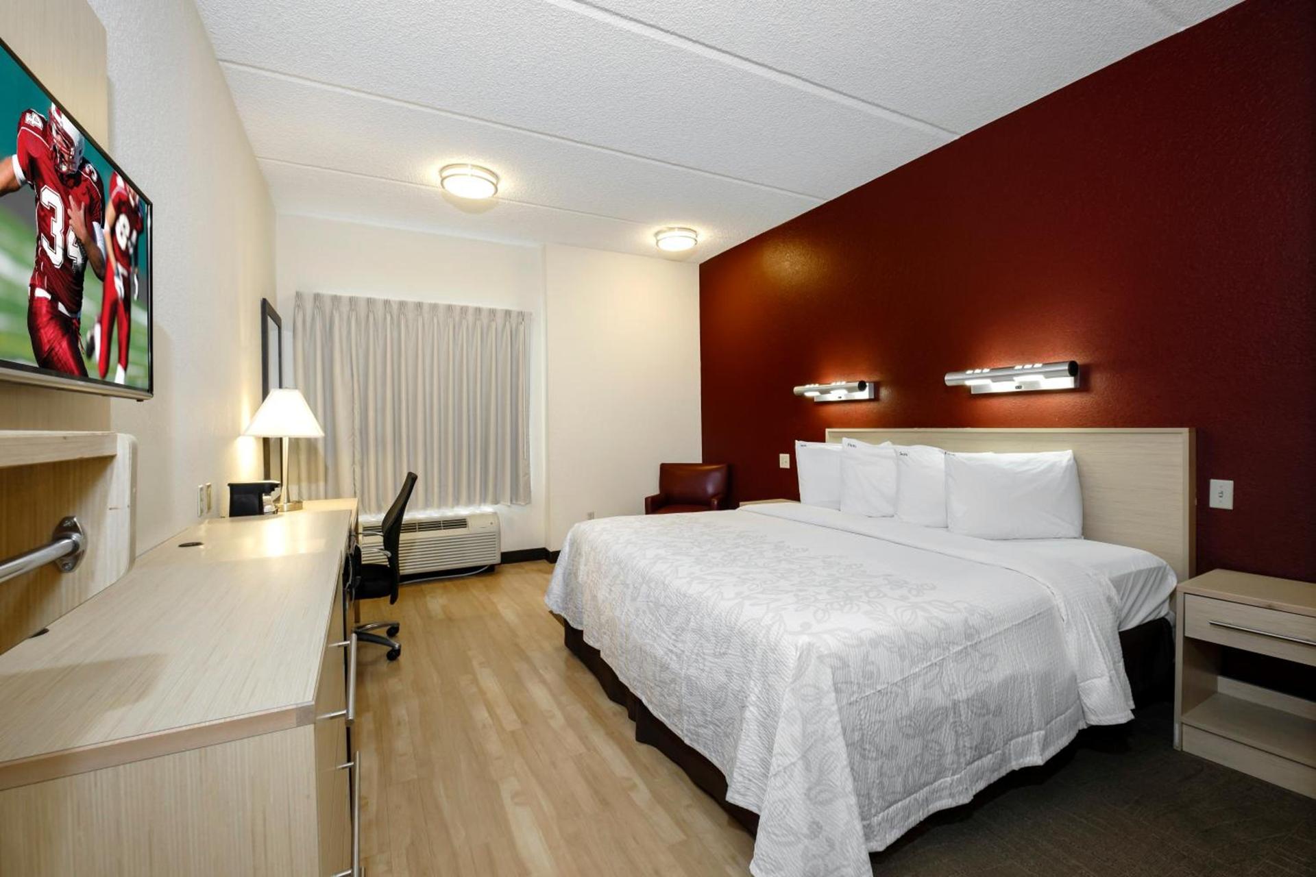 Red Roof Inn PLUS + Gainesville photo 40
