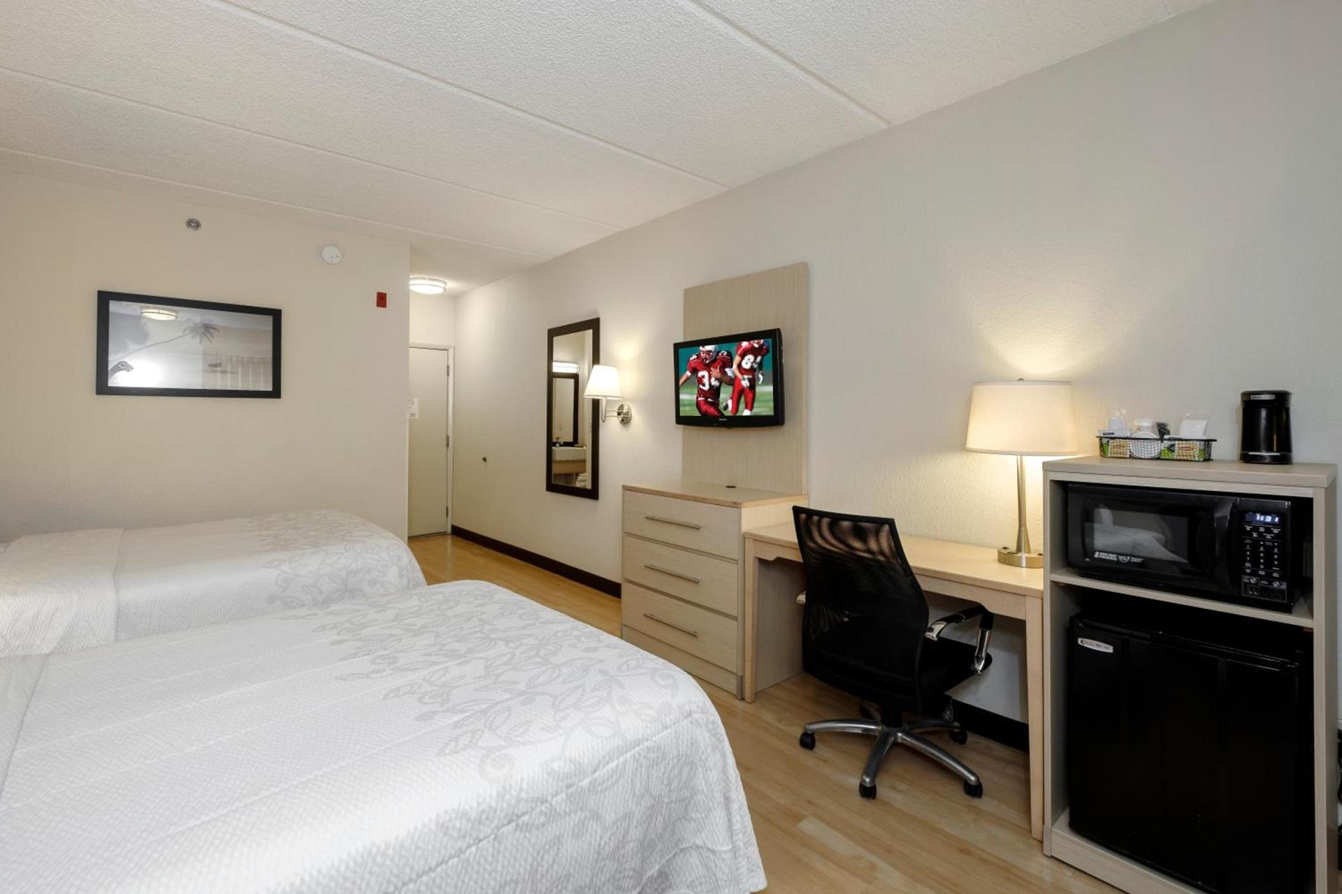 Red Roof Inn PLUS + Gainesville photo 35