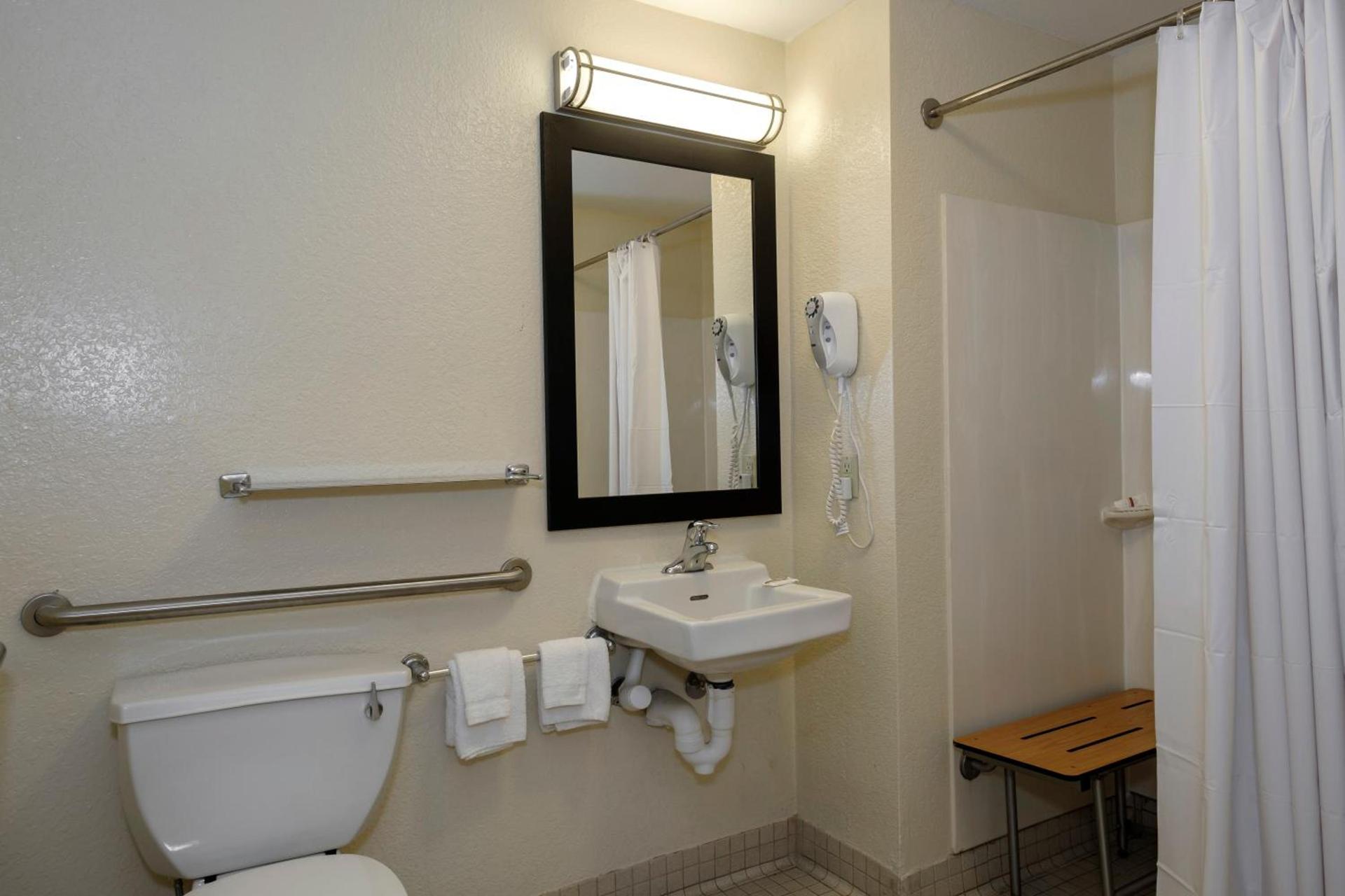 Red Roof Inn PLUS + Gainesville photo 46