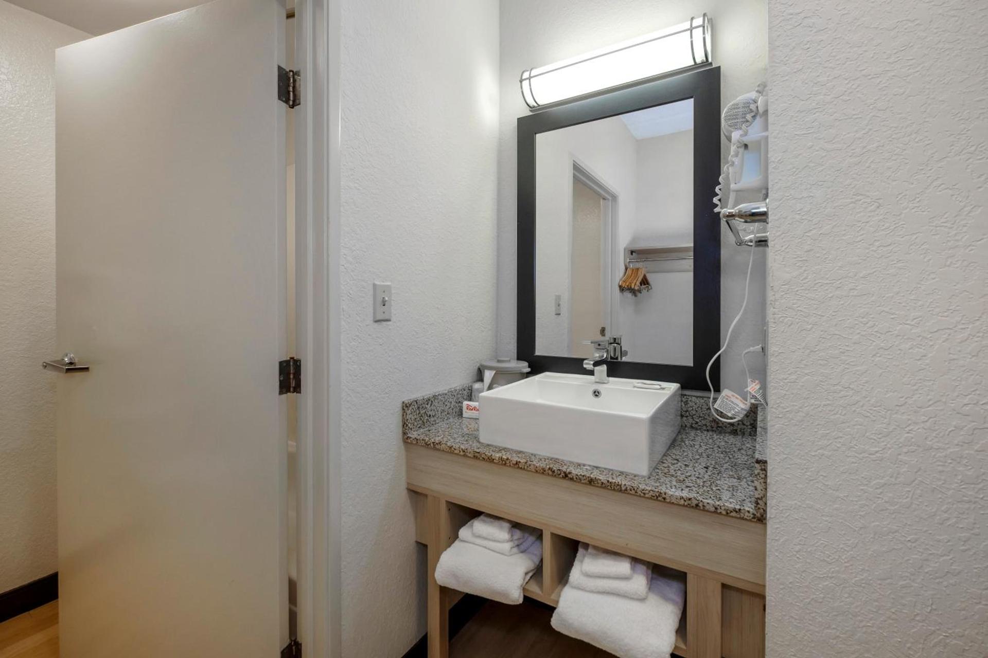 Red Roof Inn PLUS + Gainesville photo 43