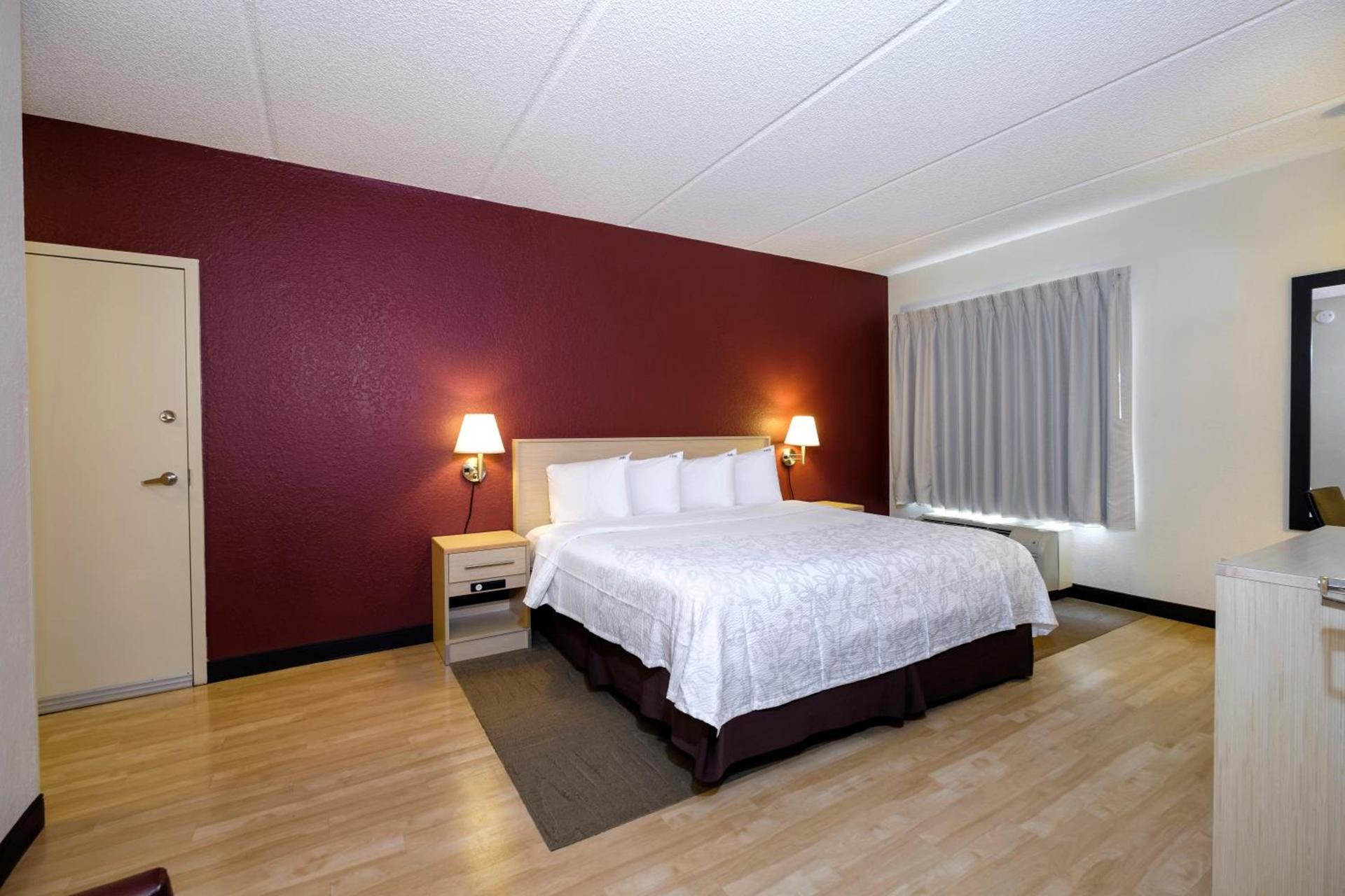 Red Roof Inn PLUS + Gainesville photo 10