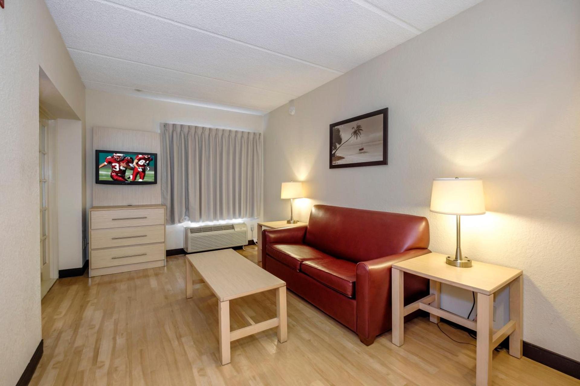 Red Roof Inn PLUS + Gainesville photo 13
