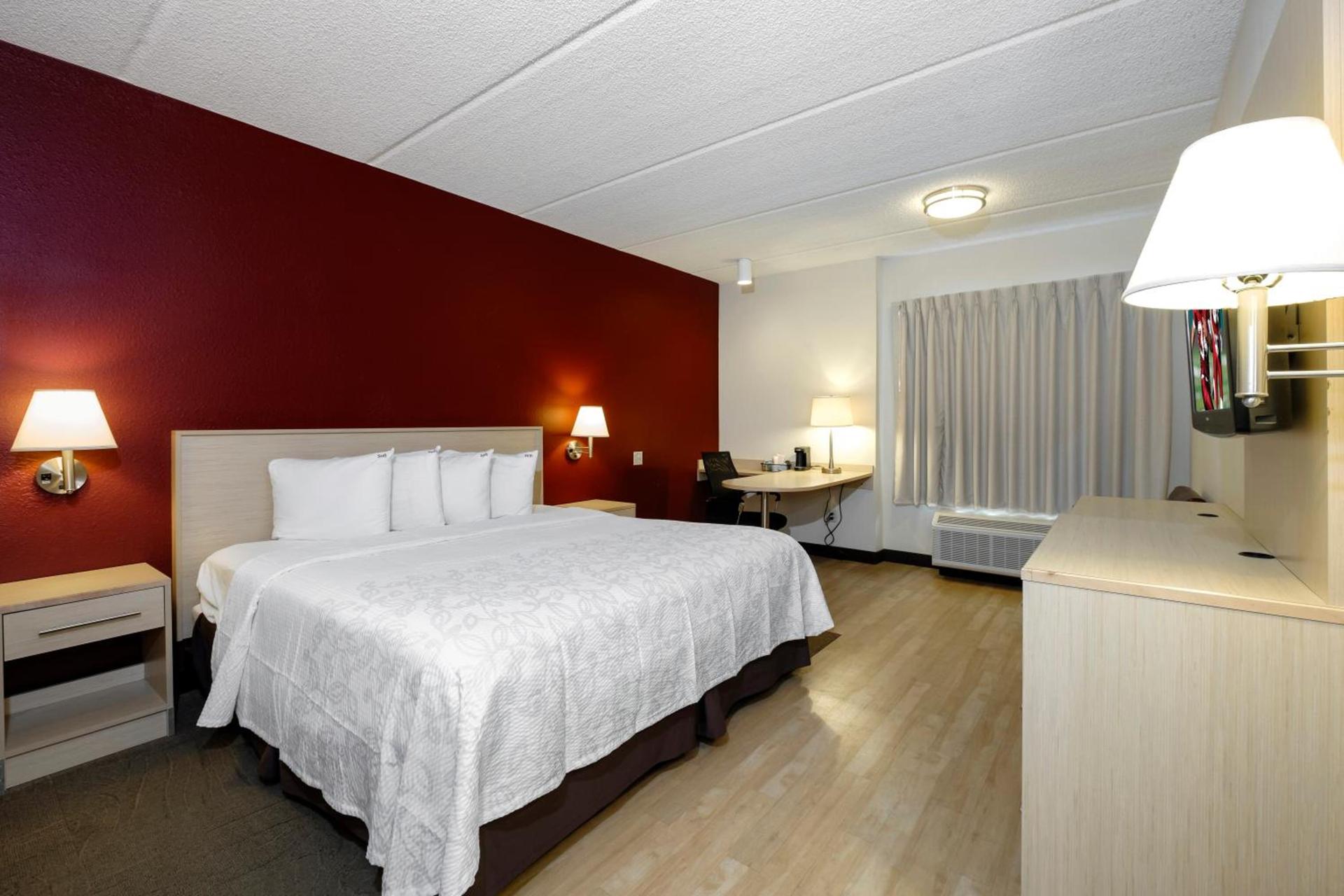 Red Roof Inn PLUS + Gainesville photo 30