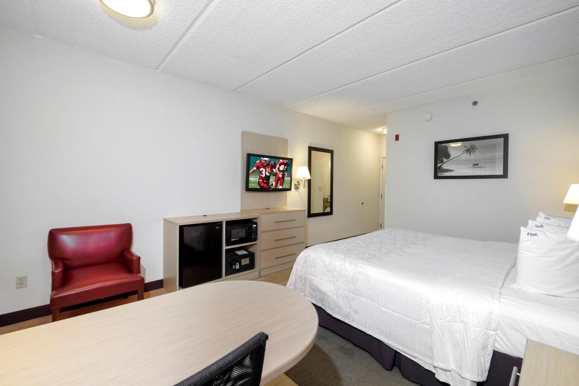 Red Roof Inn PLUS + Gainesville photo 32