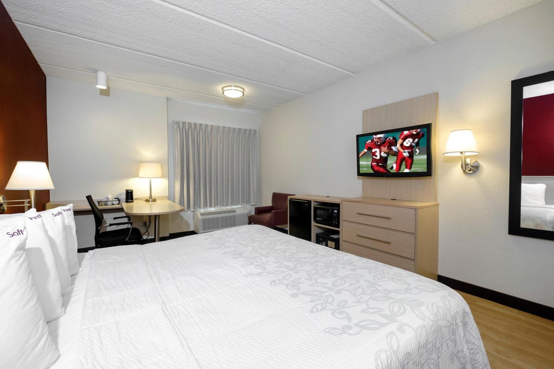 Red Roof Inn PLUS + Gainesville photo 31
