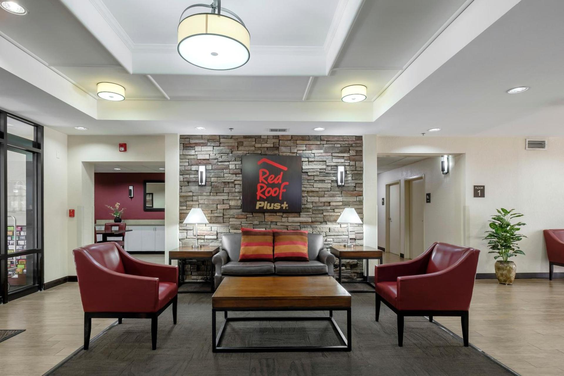 Red Roof Inn PLUS + Gainesville photo 8