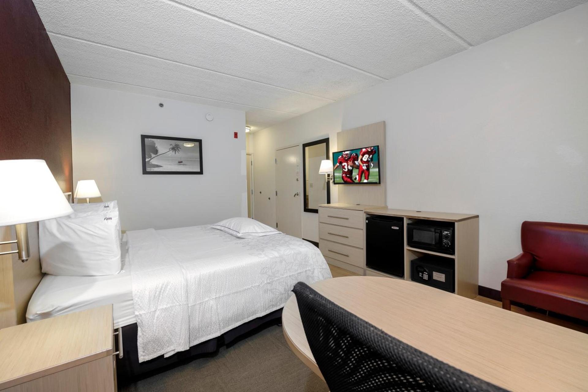 Red Roof Inn PLUS + Gainesville photo 23