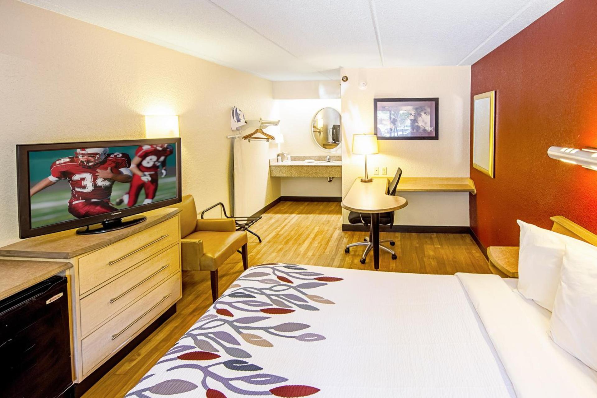 Red Roof Inn Johnson City photo 10
