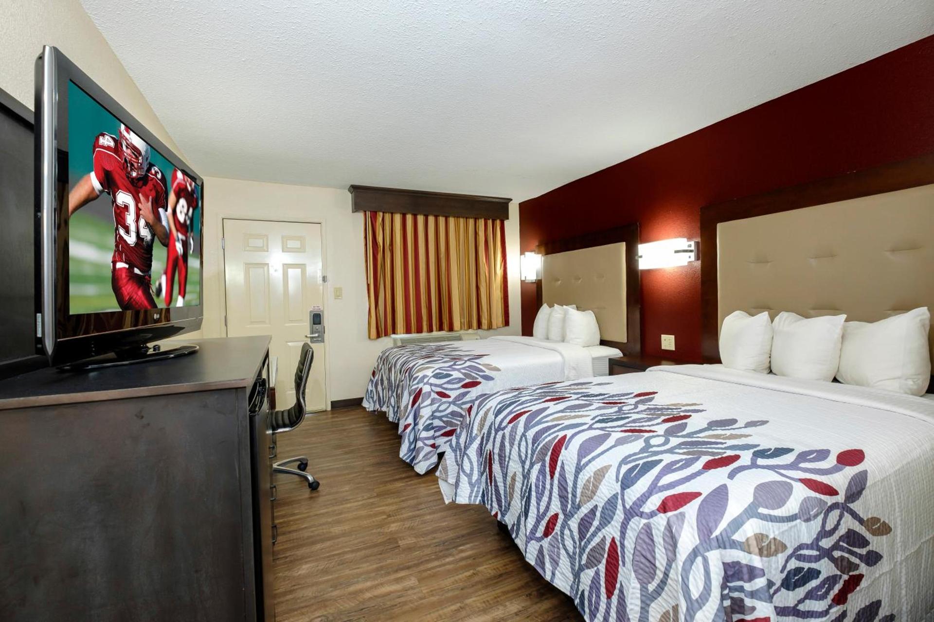 Red Roof Inn Columbus, MS photo 13