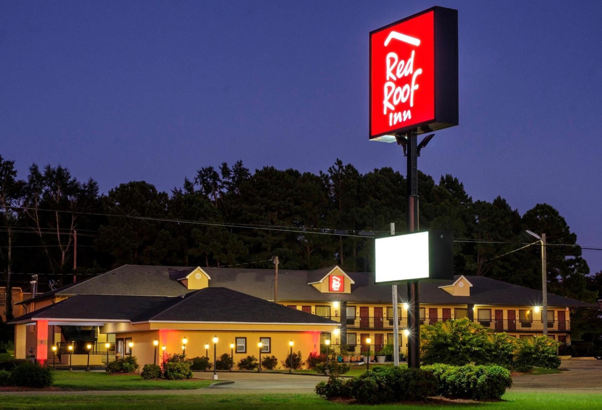 Red Roof Inn Columbus, MS photo 4