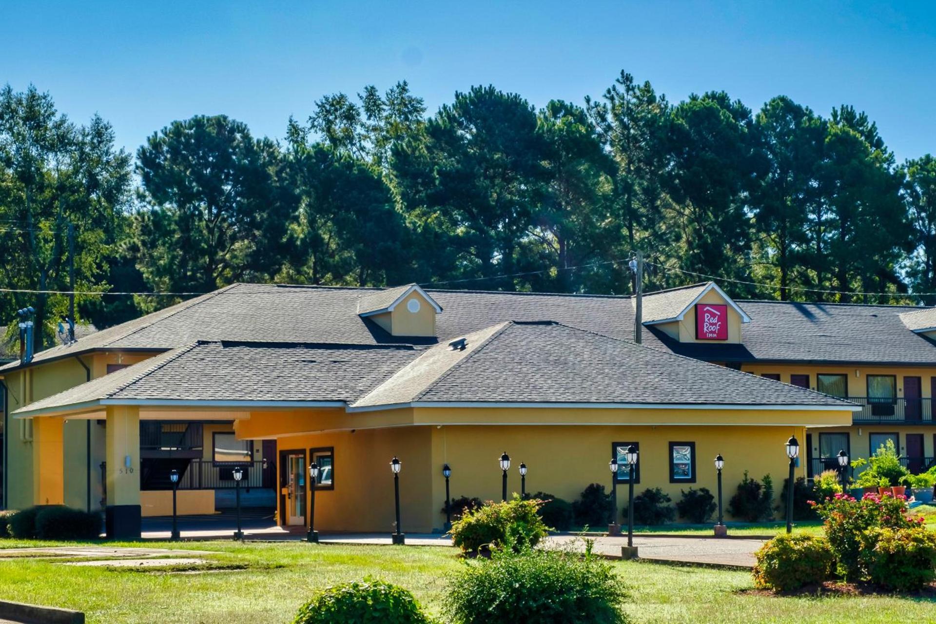 Red Roof Inn Columbus, MS photo 3