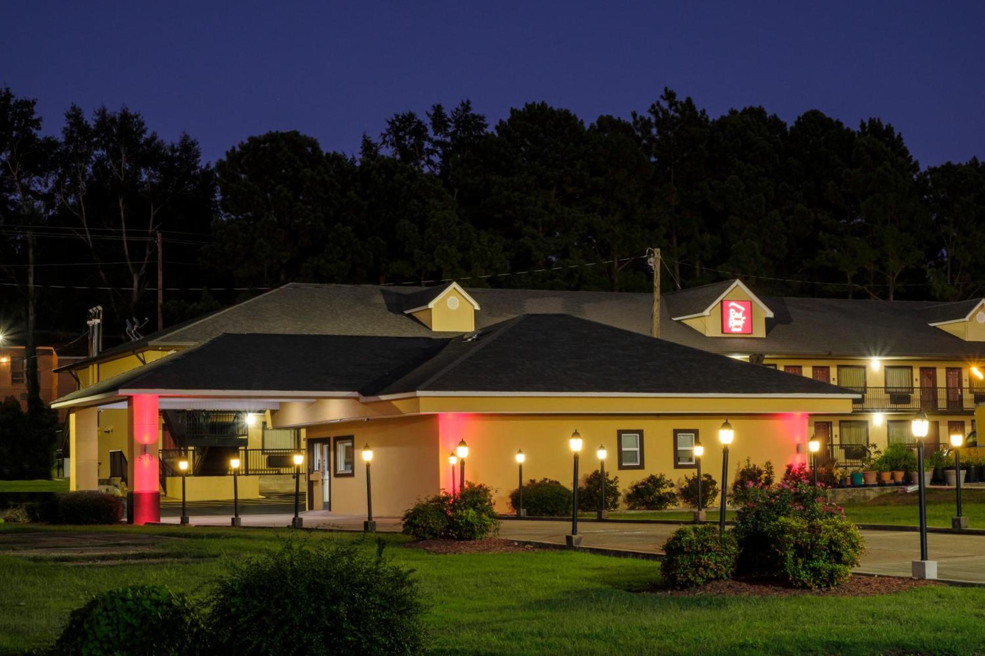 Red Roof Inn Columbus, MS photo 5