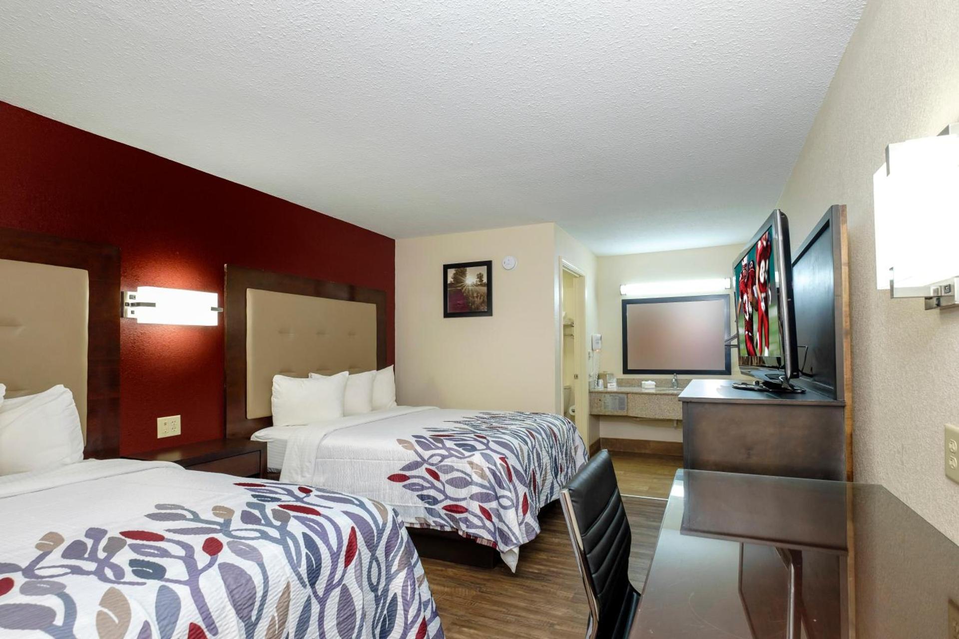 Red Roof Inn Columbus, MS photo 16