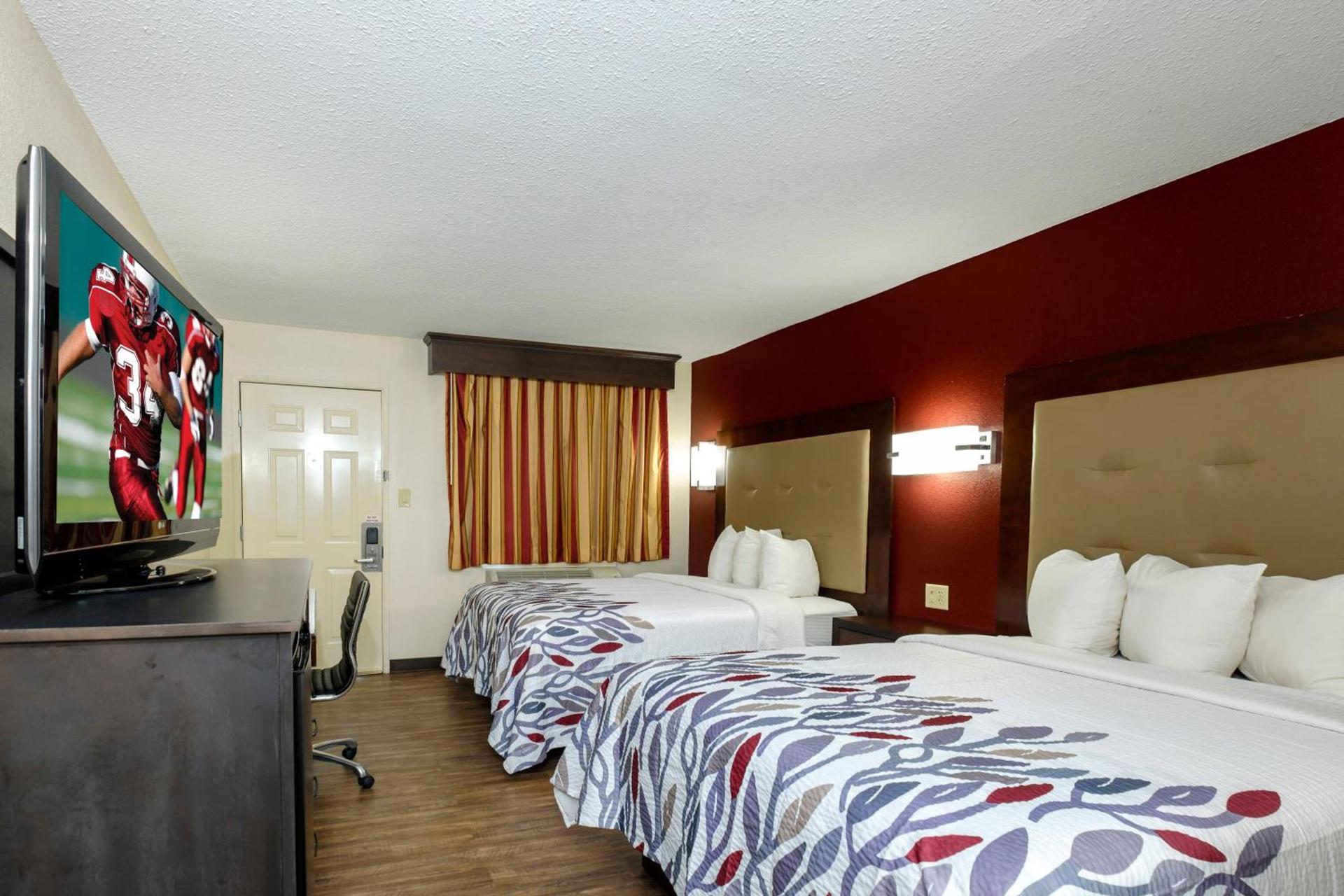 Red Roof Inn Columbus, MS photo 15