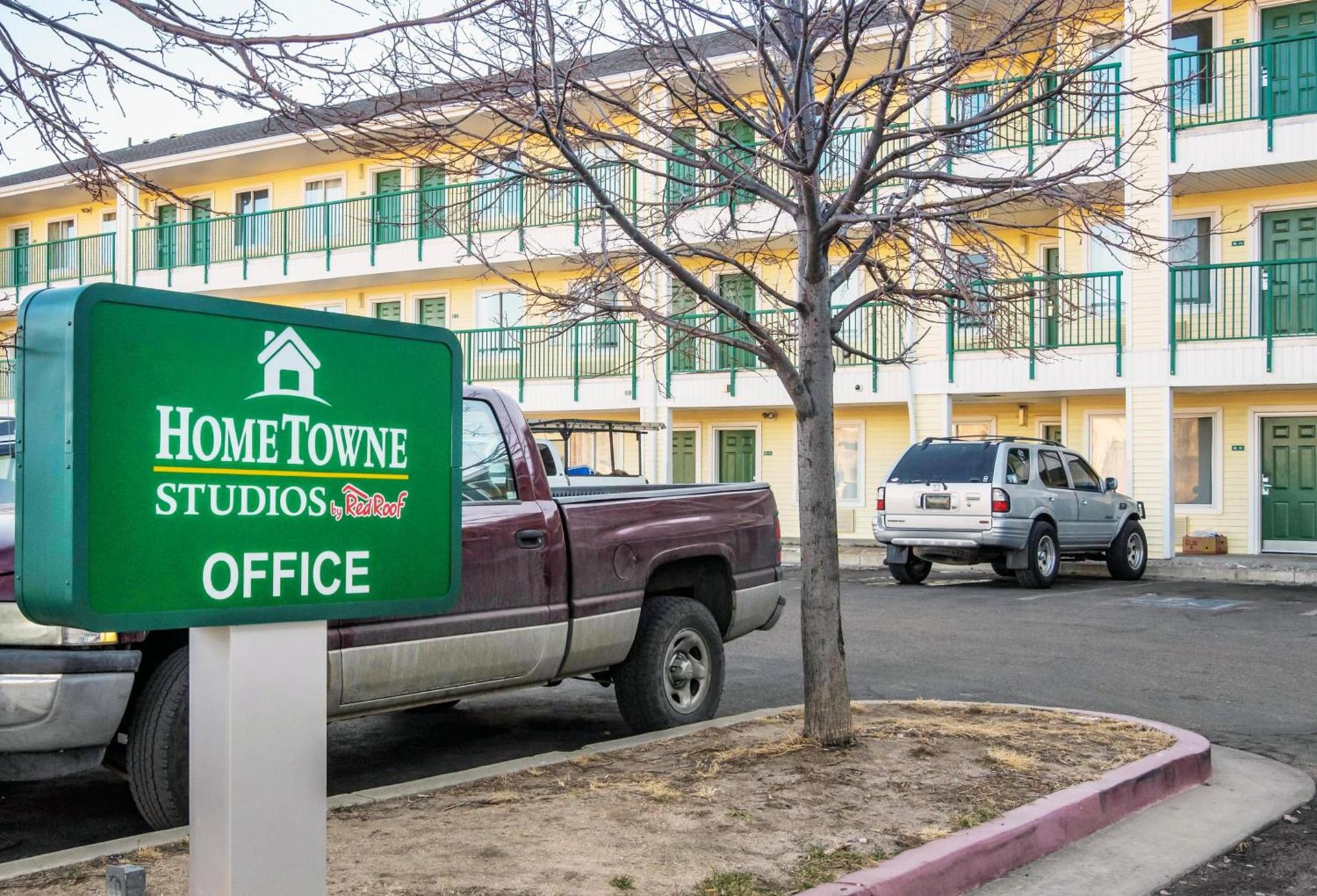 HomeTowne Studios by Red Roof Colorado Springs - Airport photo 4