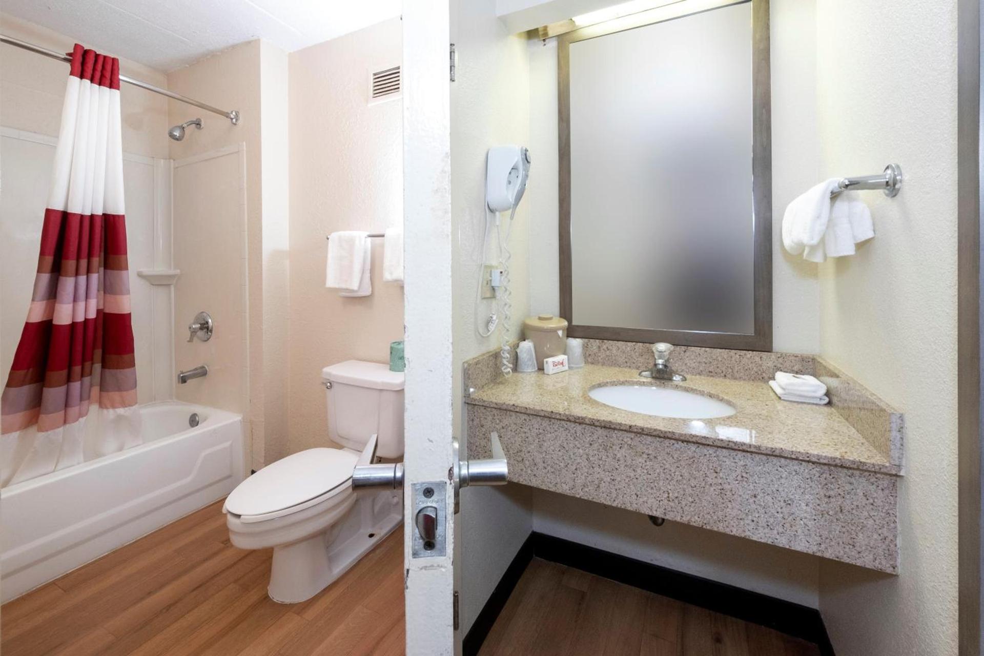 Red Roof Inn Tinton Falls-Jersey Shore photo 24