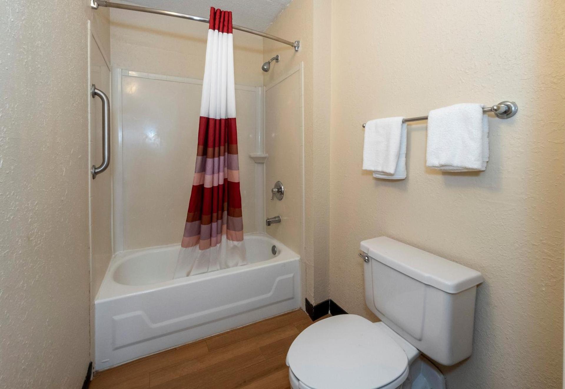 Red Roof Inn Tinton Falls-Jersey Shore photo 25