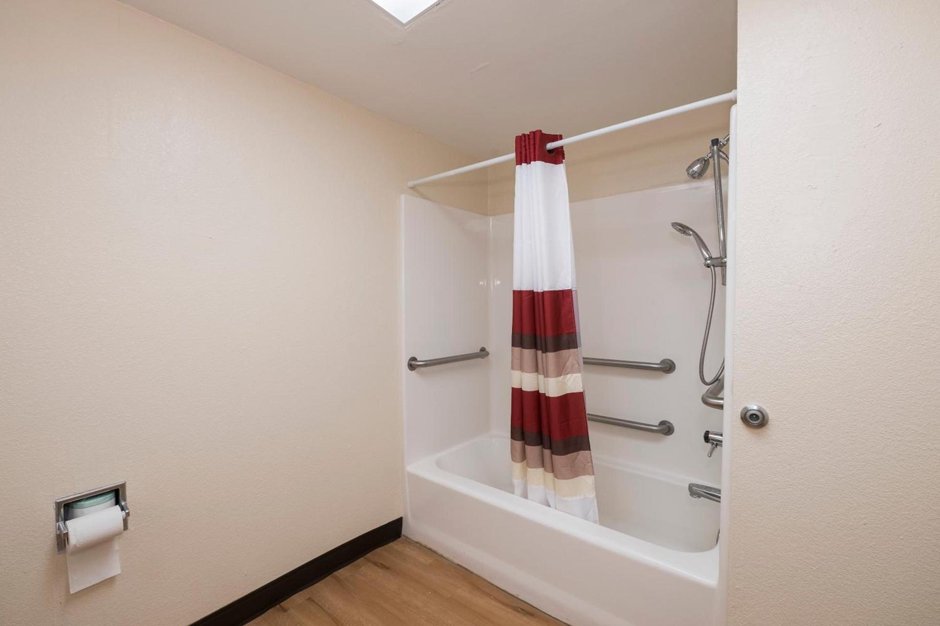 Red Roof Inn PLUS+ & Suites Opelika photo 52