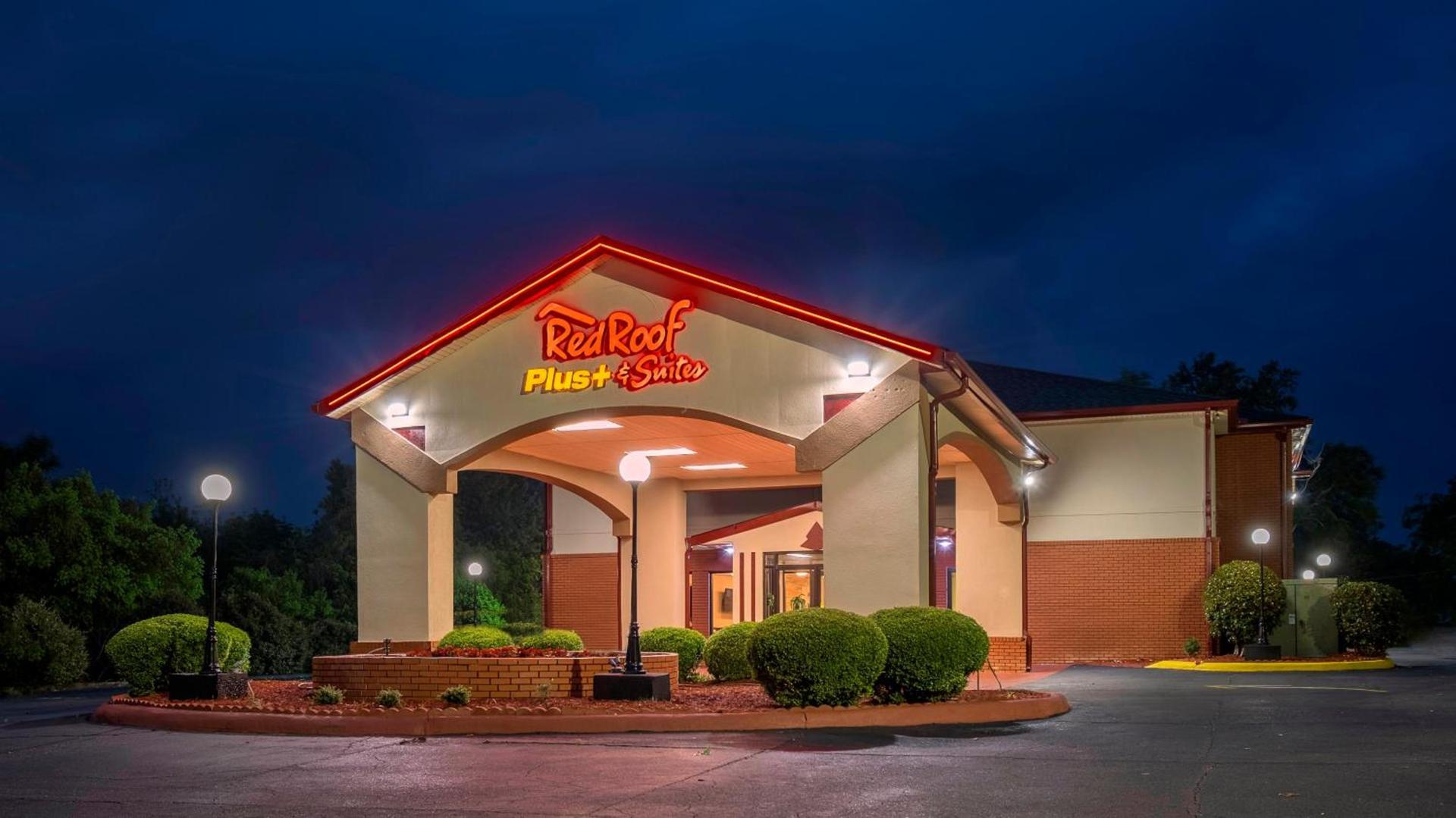 Red Roof Inn PLUS+ & Suites Opelika photo 4