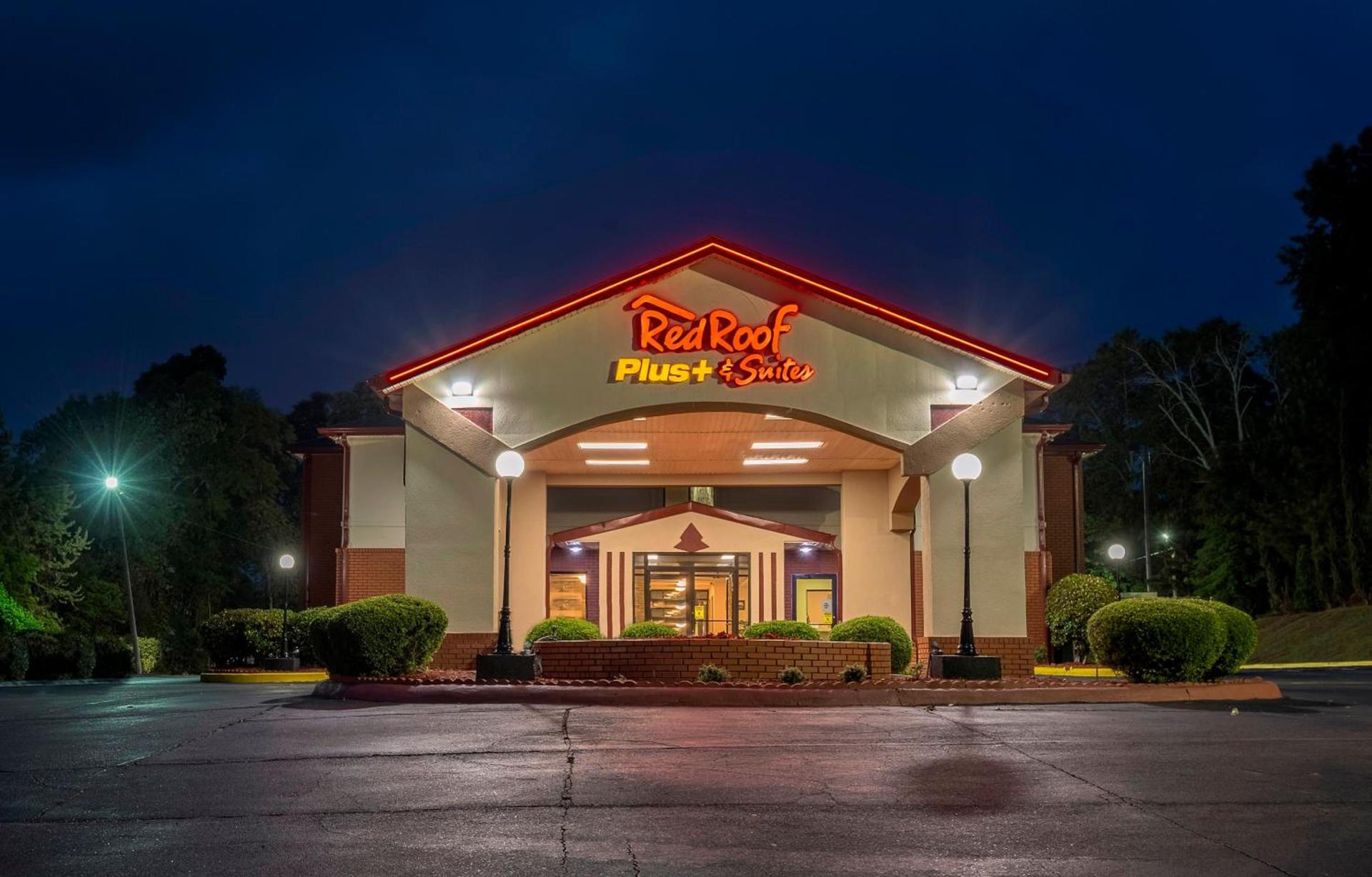 Red Roof Inn PLUS+ & Suites Opelika photo 5