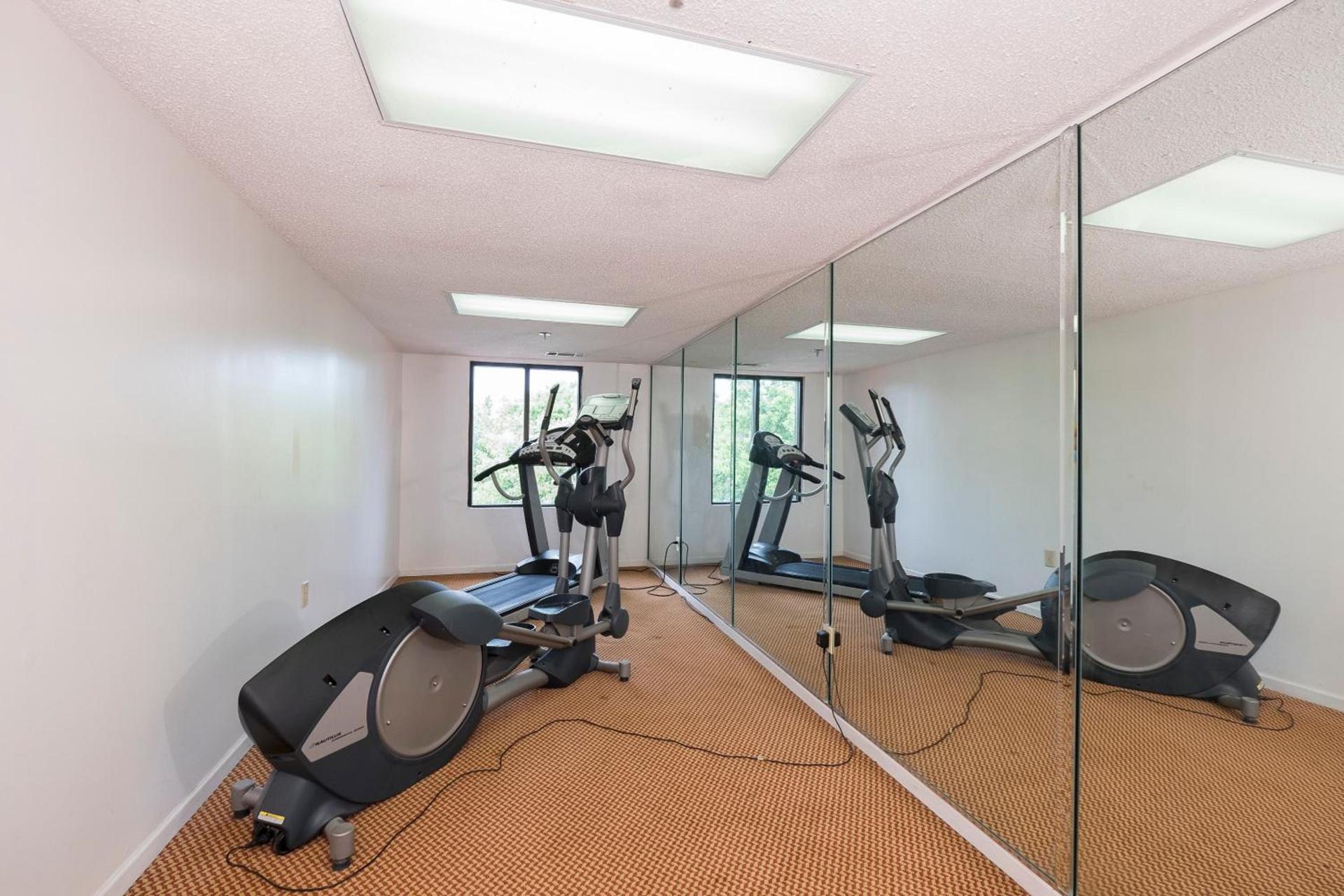 Red Roof Inn PLUS+ & Suites Opelika photo 16