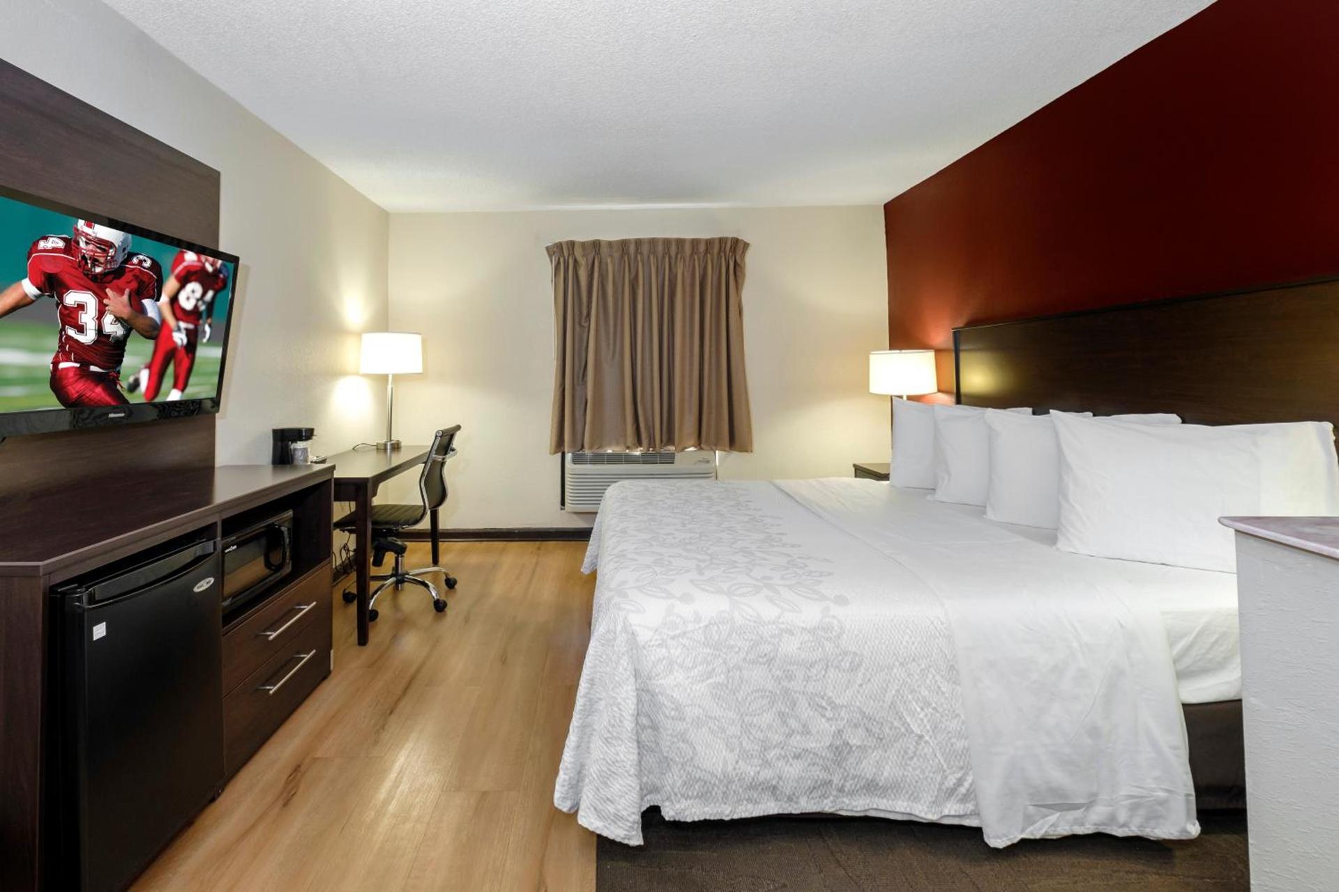 Red Roof Inn PLUS+ & Suites Opelika photo 25