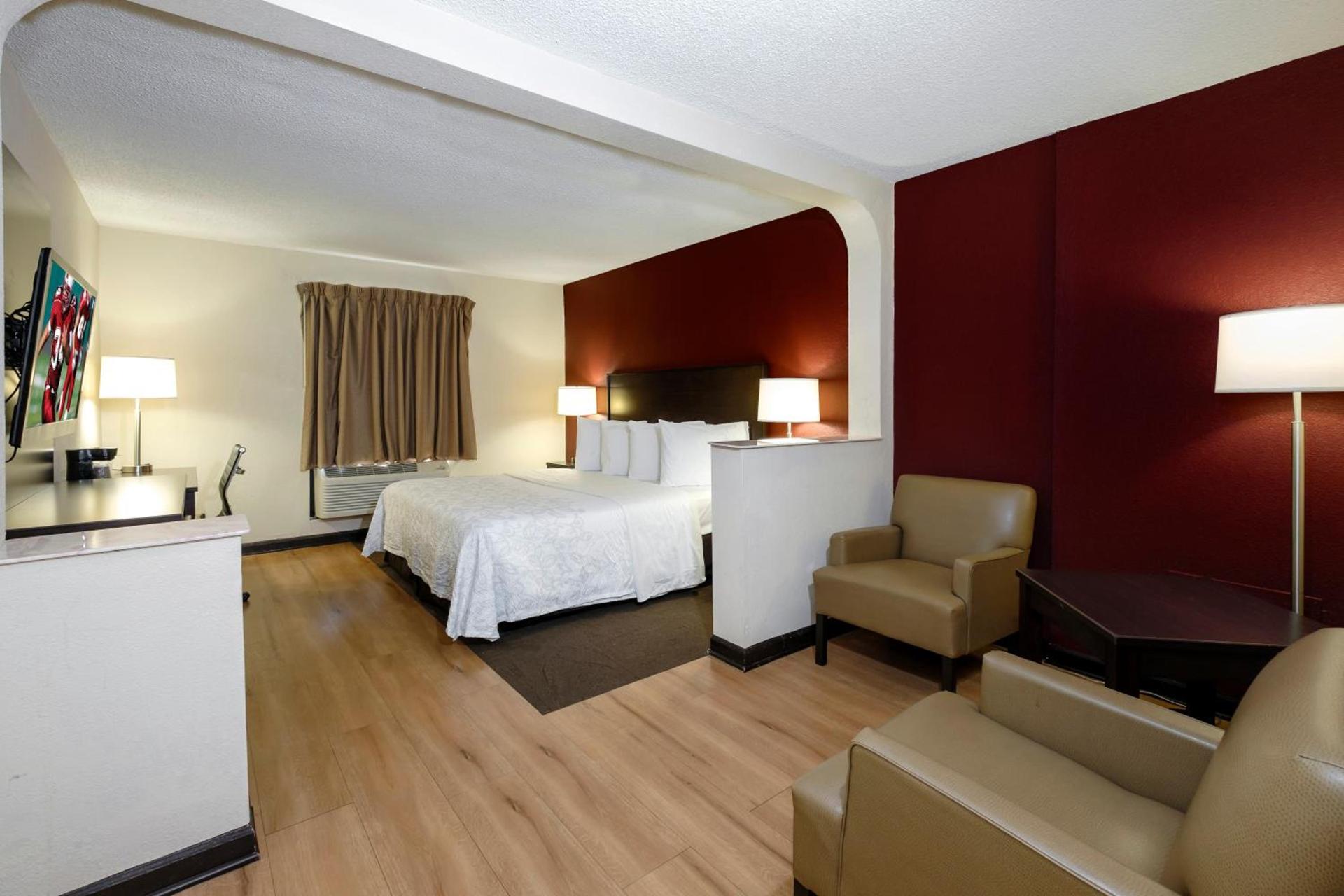 Red Roof Inn PLUS+ & Suites Opelika photo 26