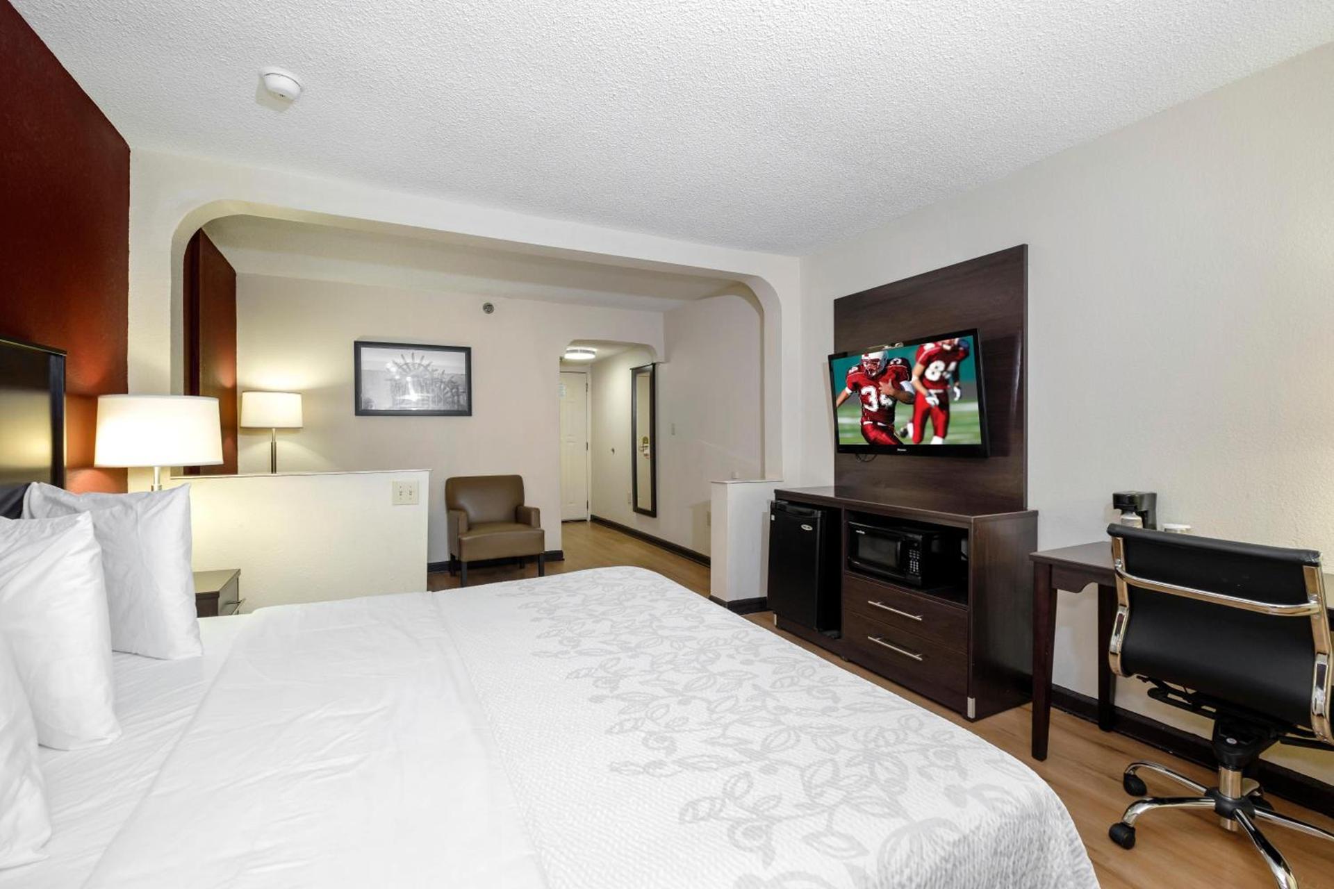Red Roof Inn PLUS+ & Suites Opelika photo 27