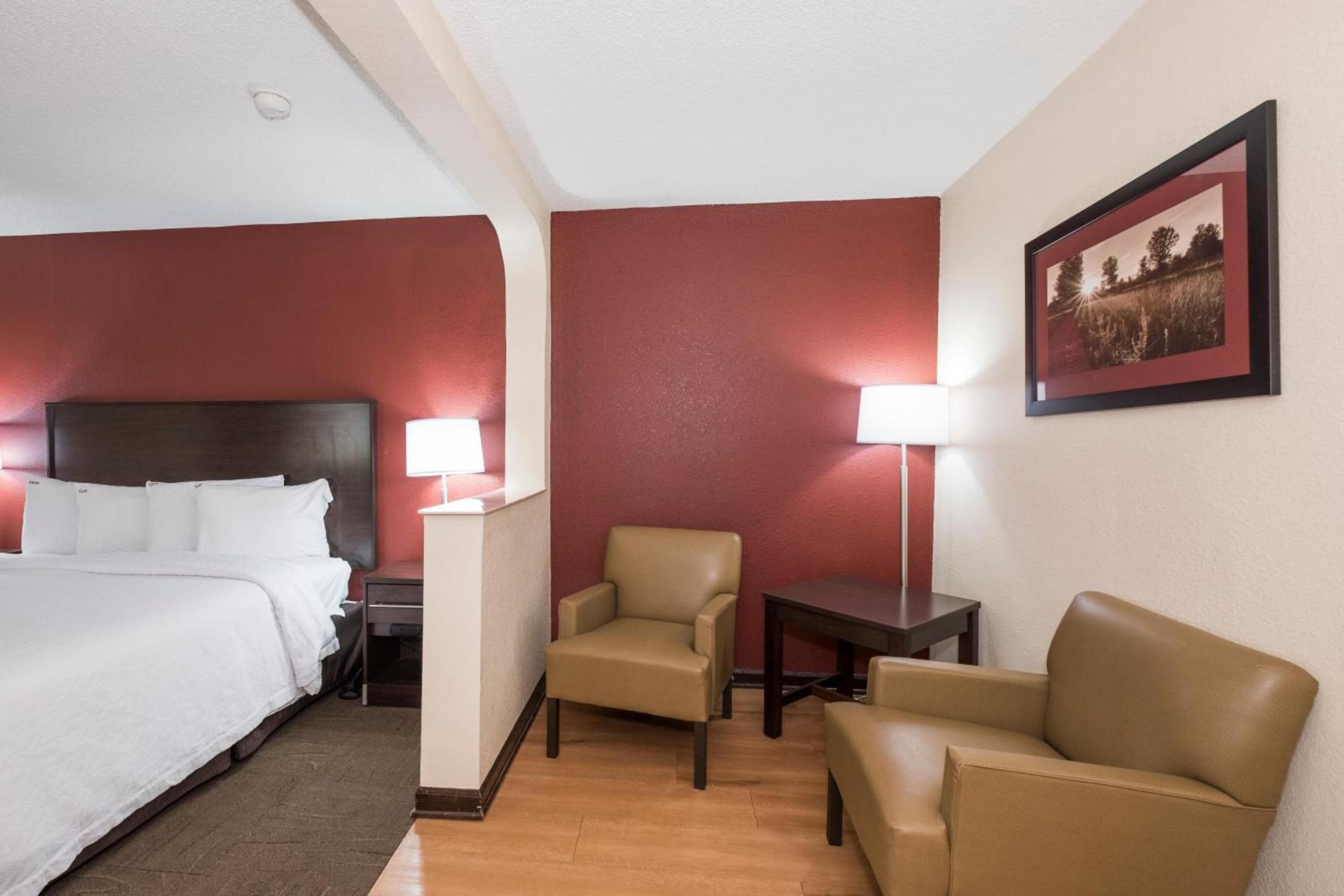 Red Roof Inn PLUS+ & Suites Opelika photo 40