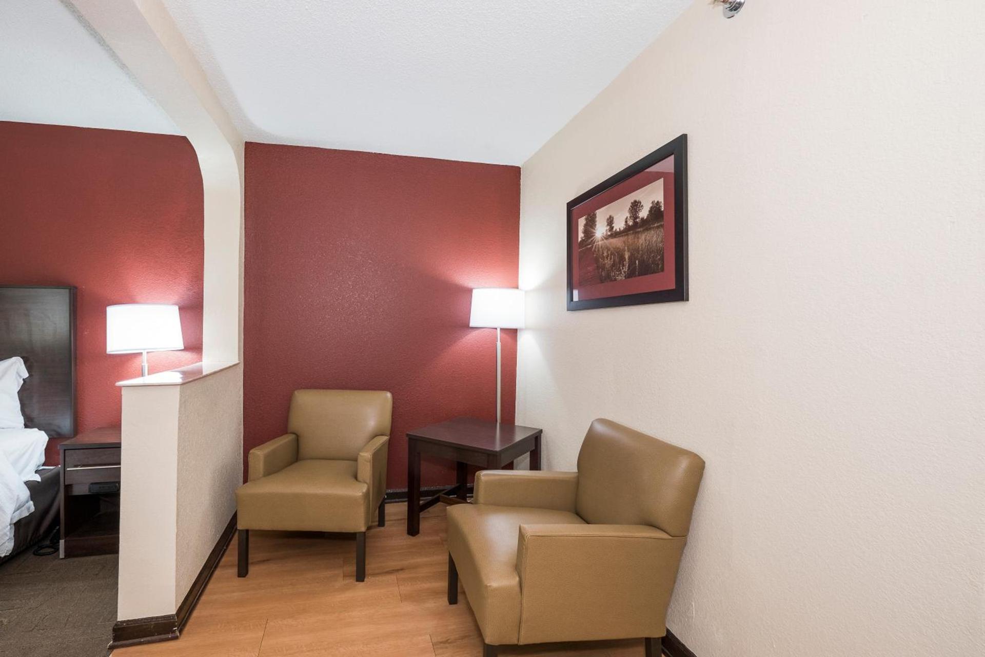 Red Roof Inn PLUS+ & Suites Opelika photo 41