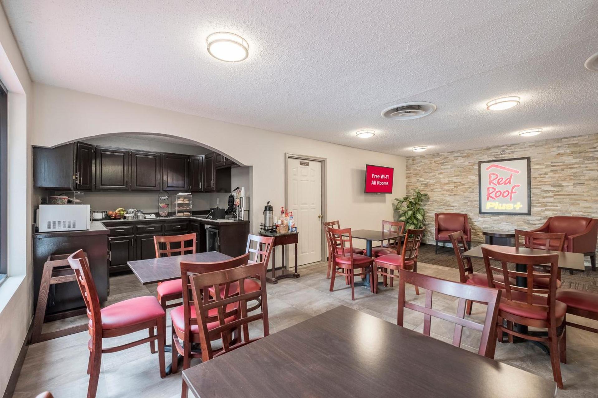 Red Roof Inn PLUS+ & Suites Opelika photo 12