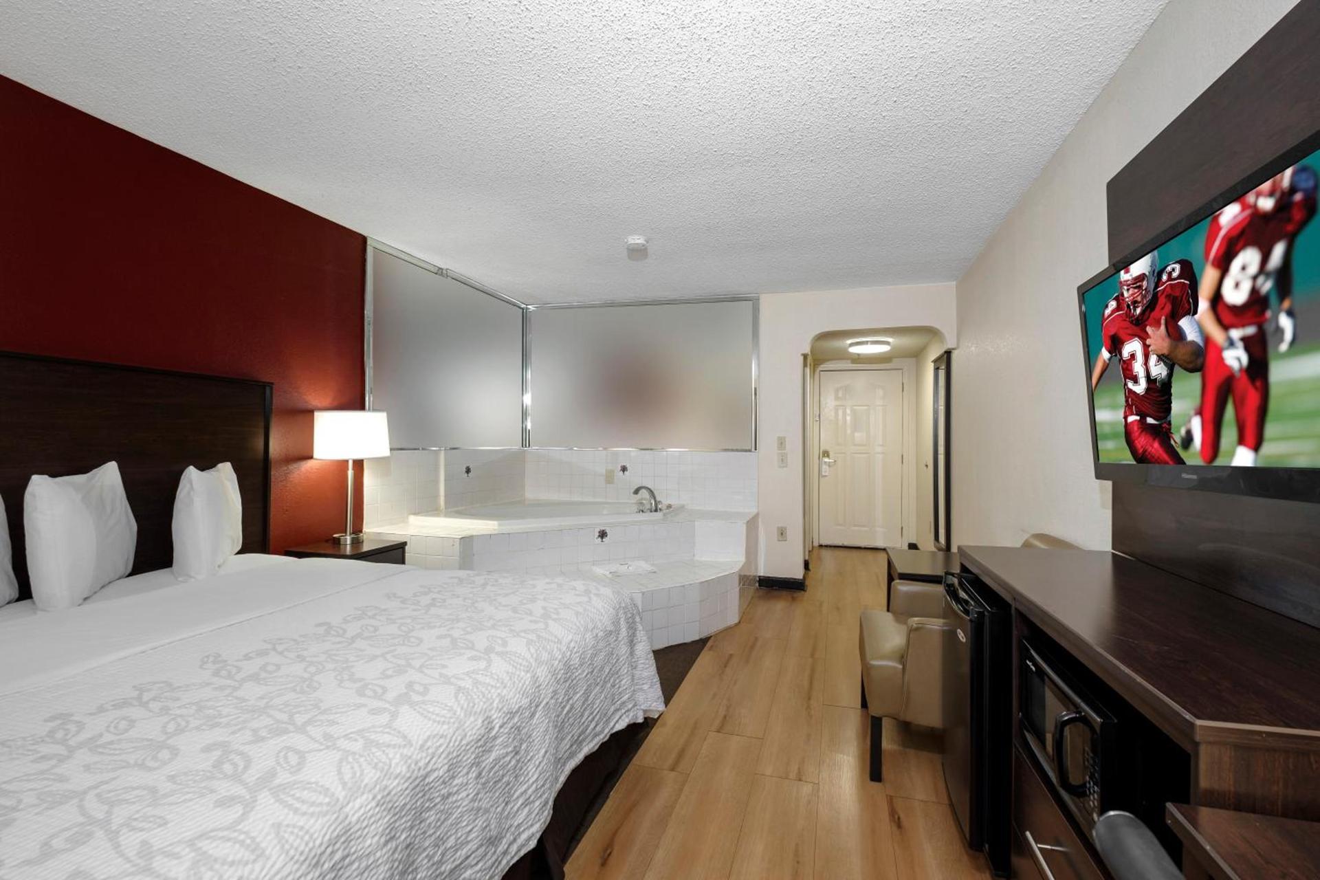 Red Roof Inn PLUS+ & Suites Opelika photo 30
