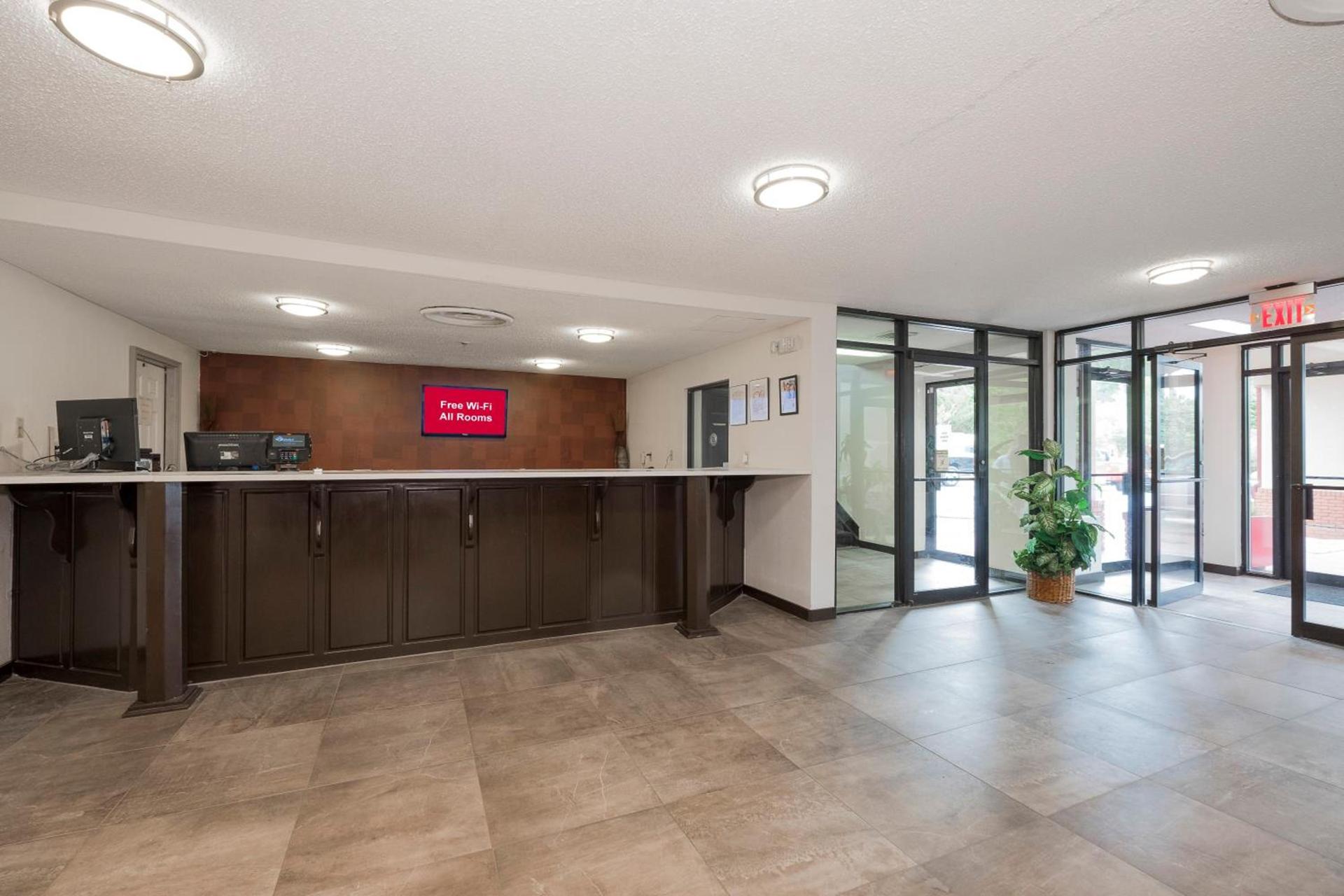Red Roof Inn PLUS+ & Suites Opelika photo 9