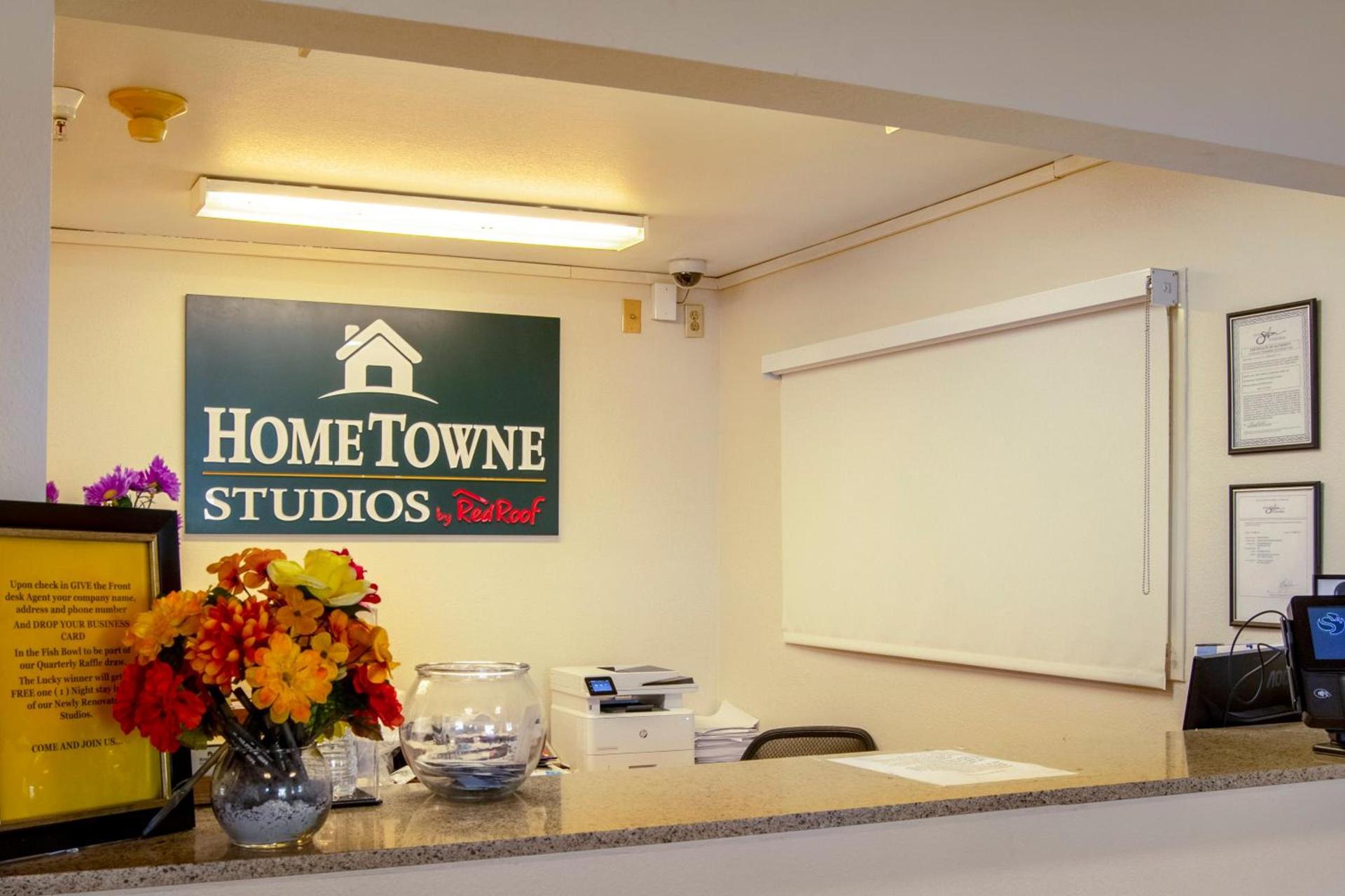 HomeTowne Studios by Red Roof Salem, OR photo 11
