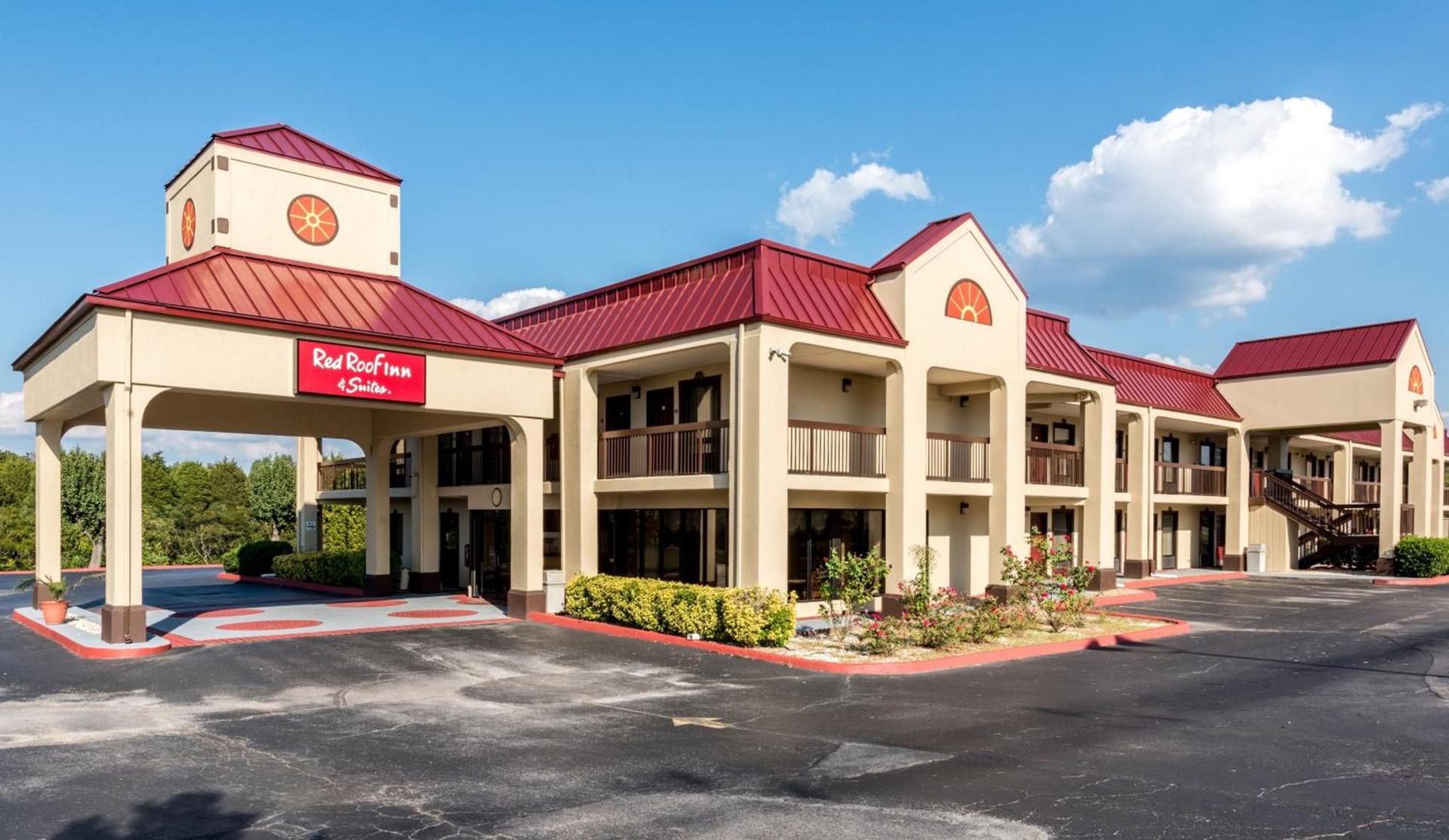 Red Roof Inn & Suites Clinton, TN — hotel in Clinton
