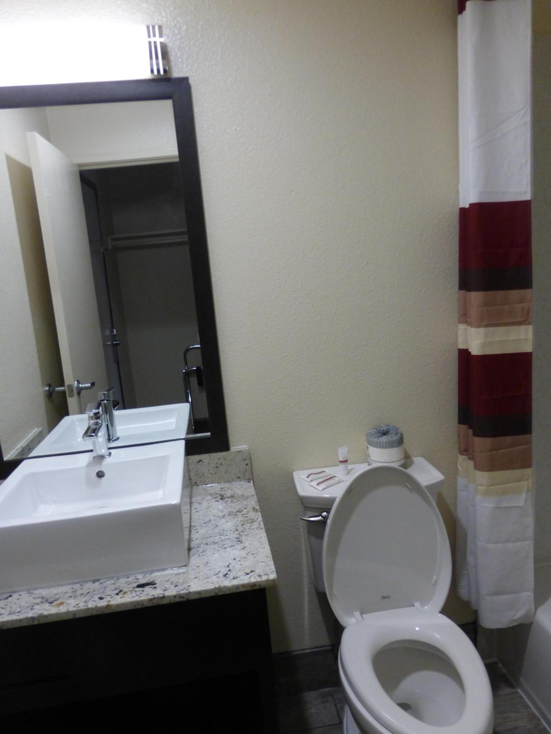 Red Roof Inn Hayward photo 11