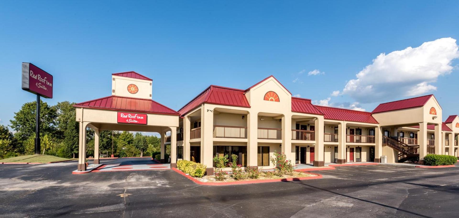 Red Roof Inn & Suites Clinton, TN photo 3