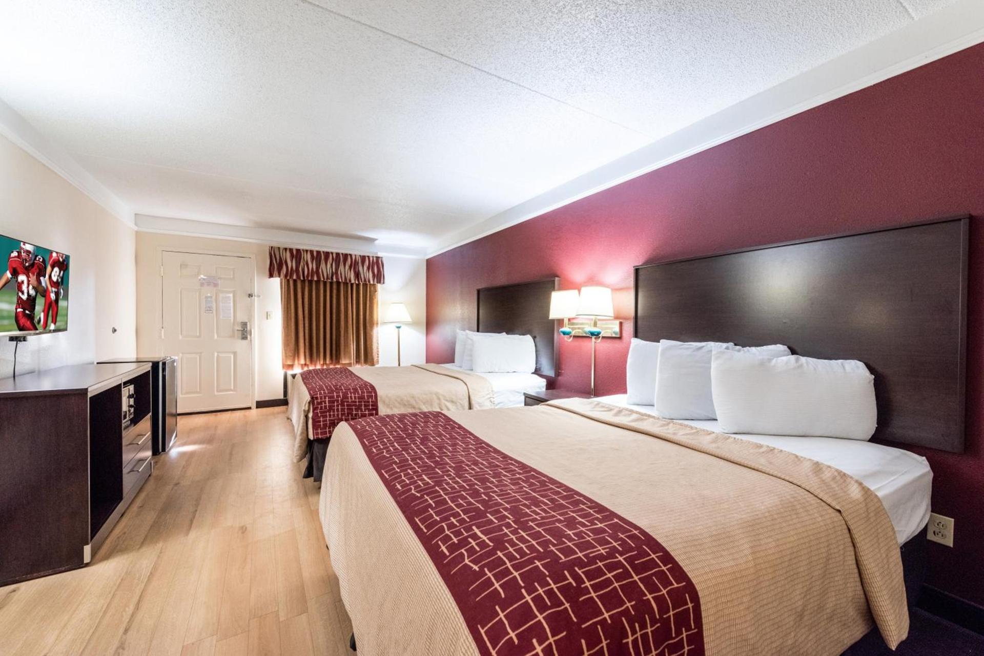 Red Roof Inn & Suites Clinton, TN photo 19
