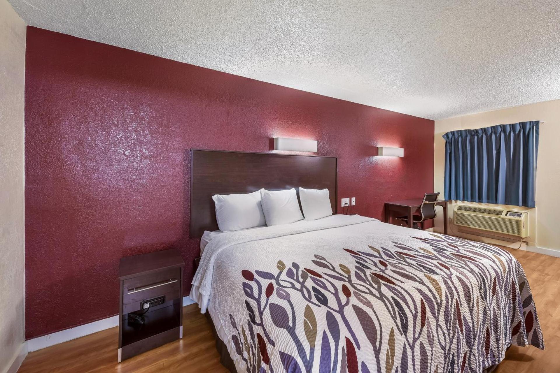 Red Roof Inn Plano photo 10